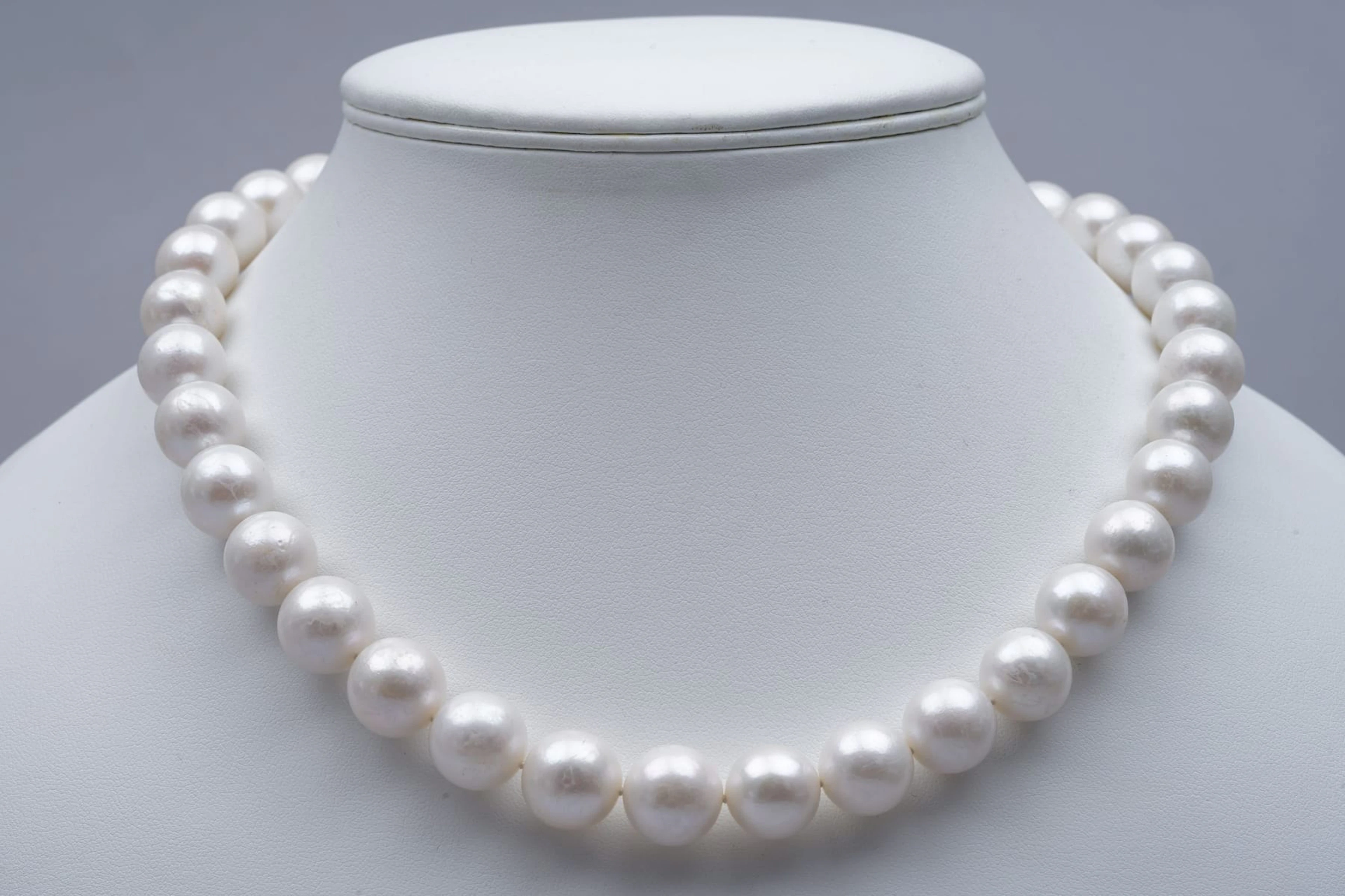 (3847) NECKLACE 34 South sea PEARLS ( 11,5 to 13 mm ) - CLASP SILVER