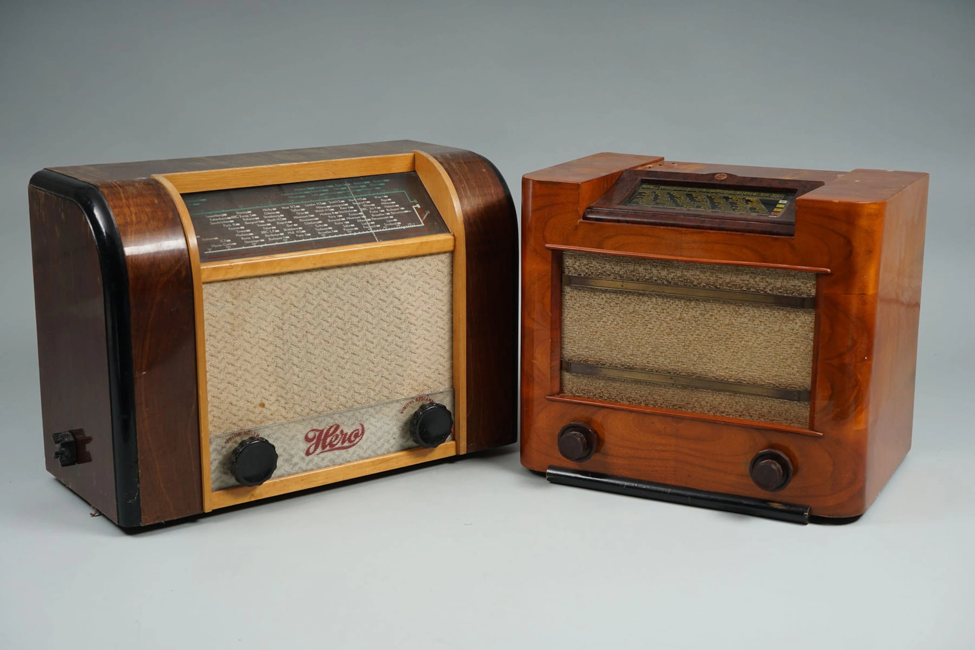 2 kpl radioita, funkis mm. HERO