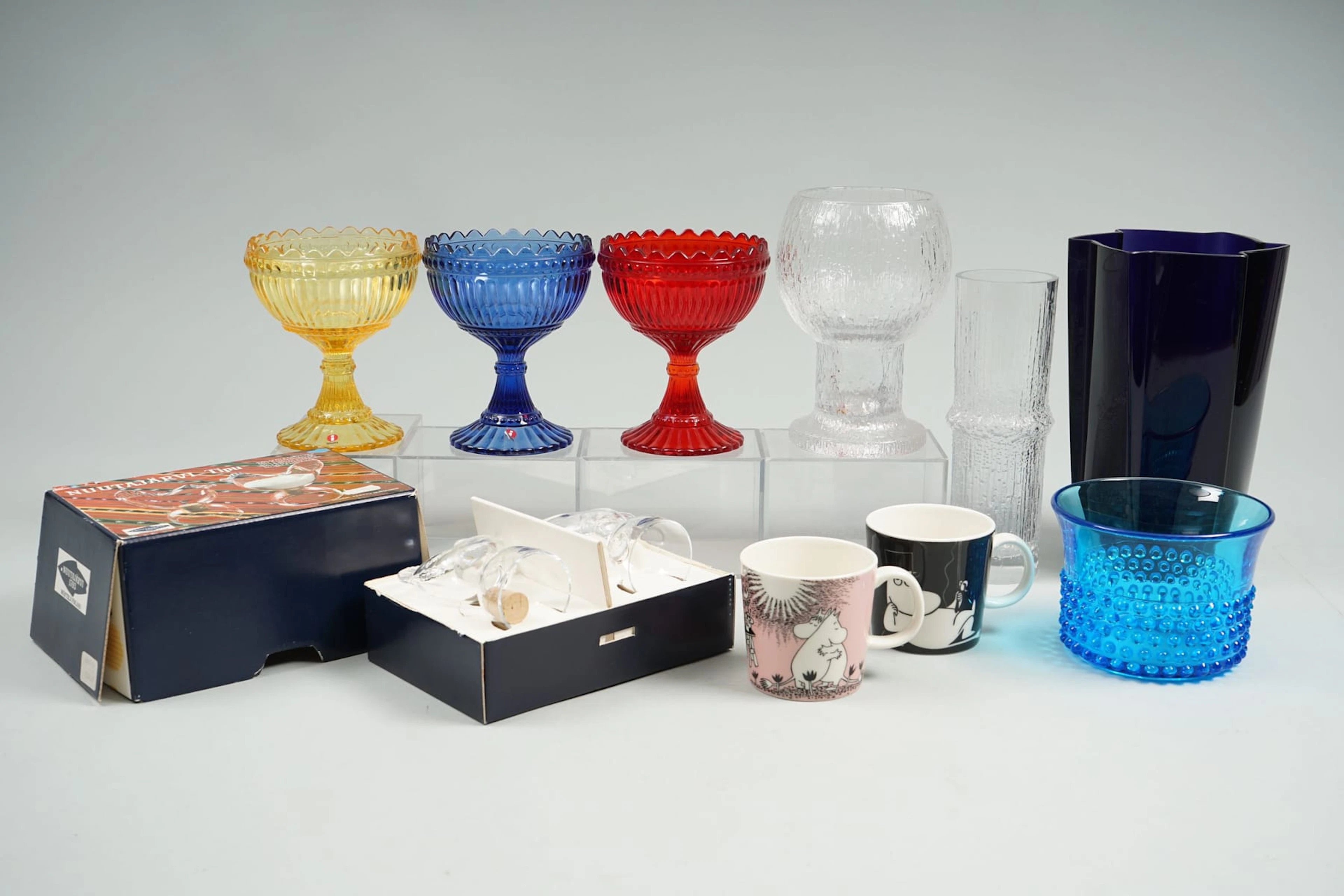 11 kpl, ARABIA, IITTALA, MARIMEKKO ja NUUTAJÄRVI