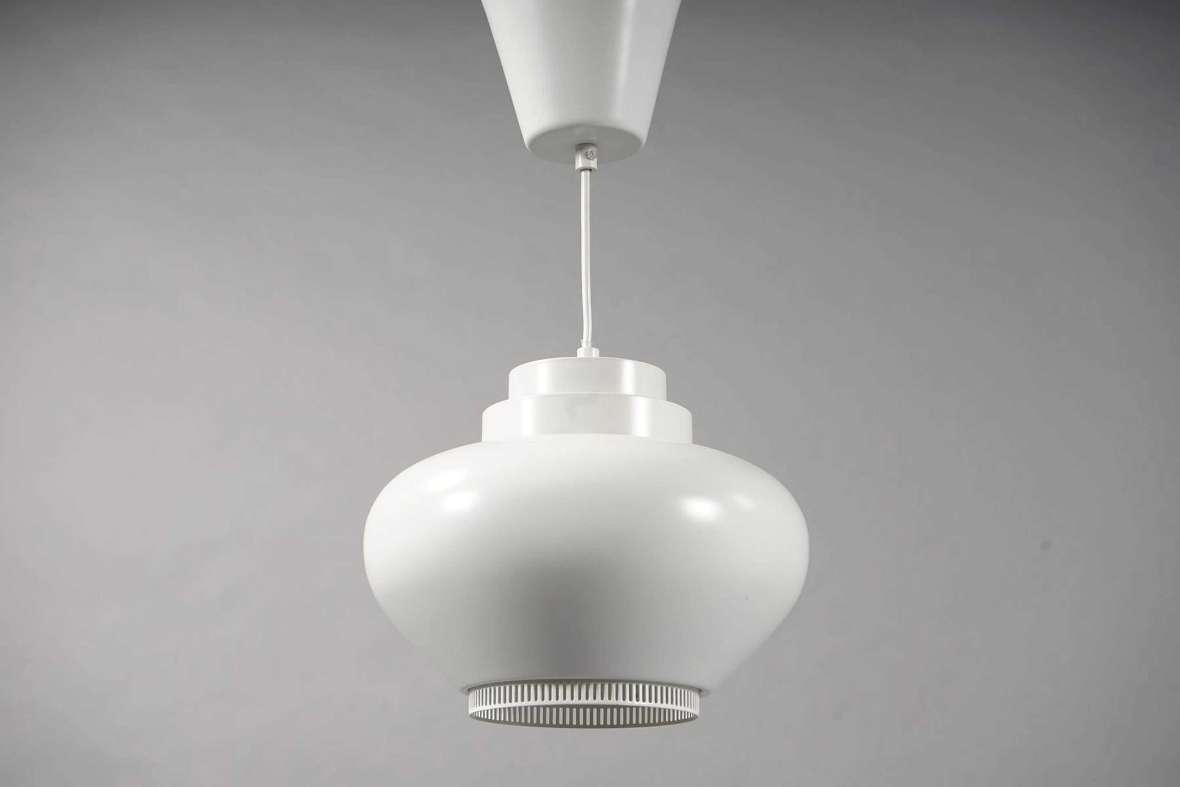 ALVAR AALTO, ARTEK, kattovalaisin, malli A333 "Nauris"