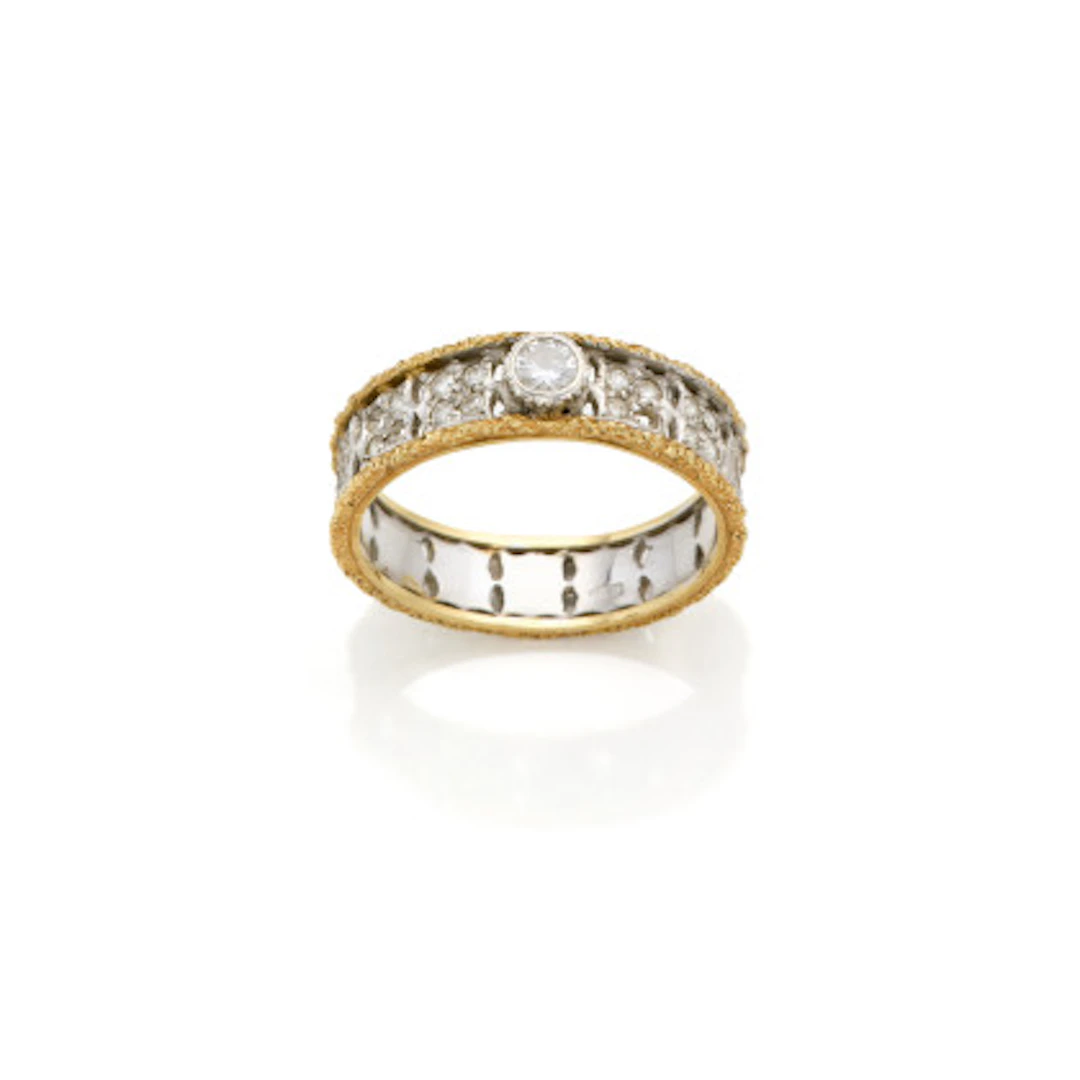 MARIO BUCCELLATI Anello a fascia in oro giallo e bianco cesellato