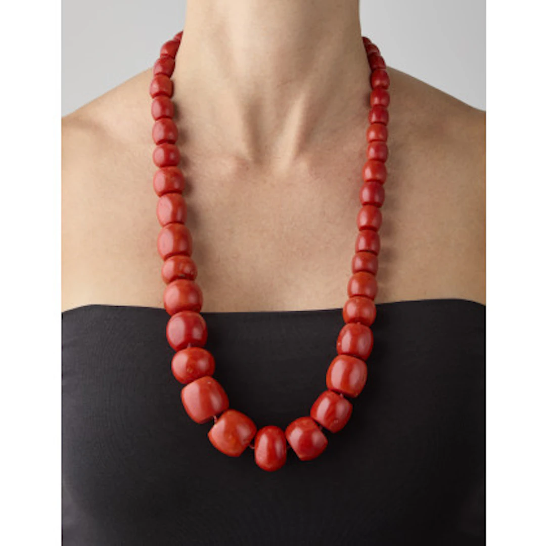 * Collana di barilotti di corallo a scalare da mm 10,80 circa a mm