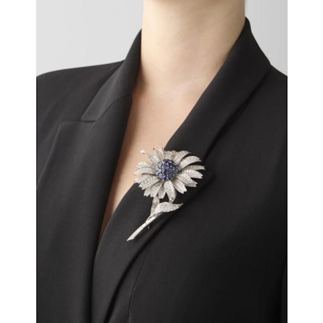 * Spilla floreale in platino e oro bianco con diamanti tondi e baguette