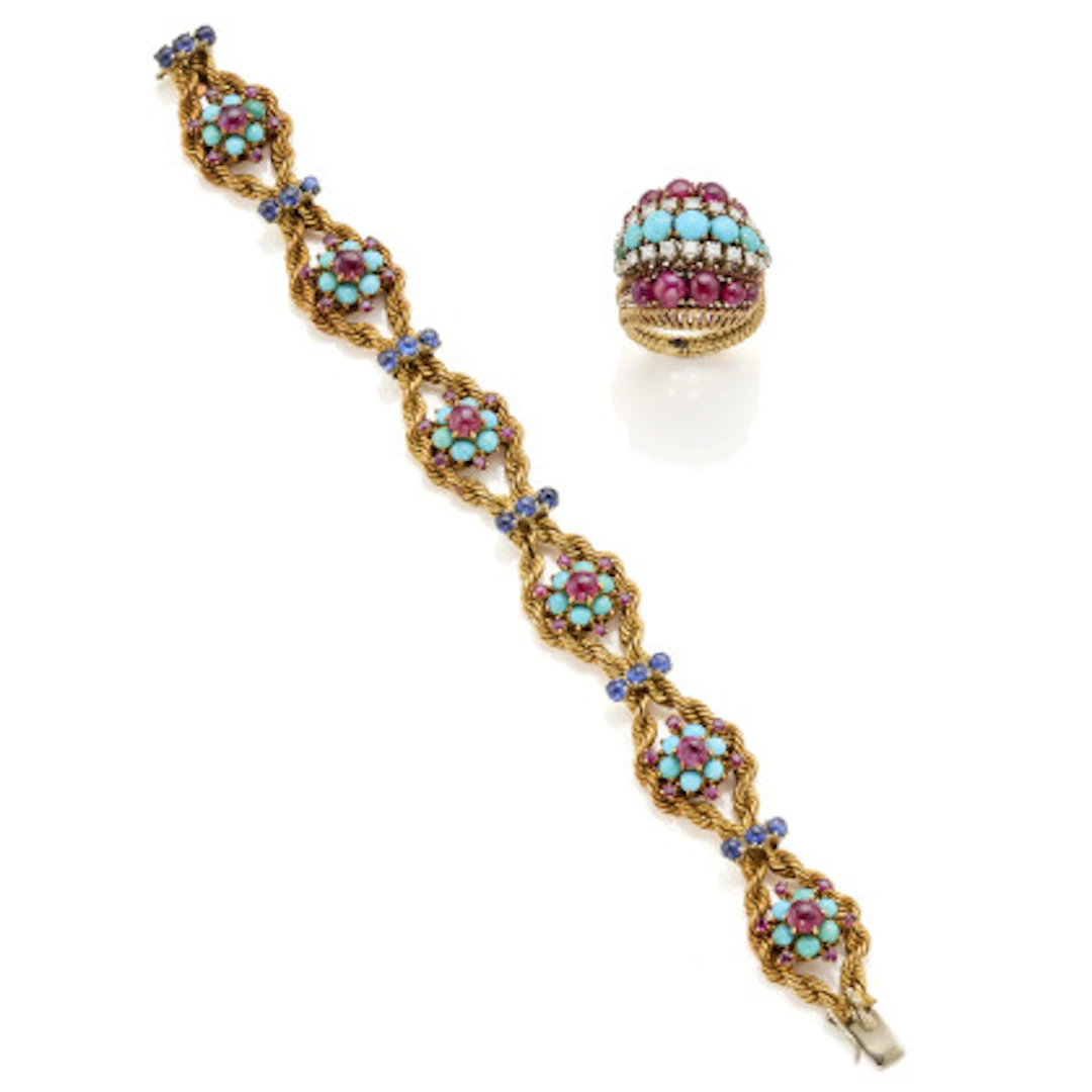 Demi parure in oro giallo cesellato, diamanti per complessivi ct.
