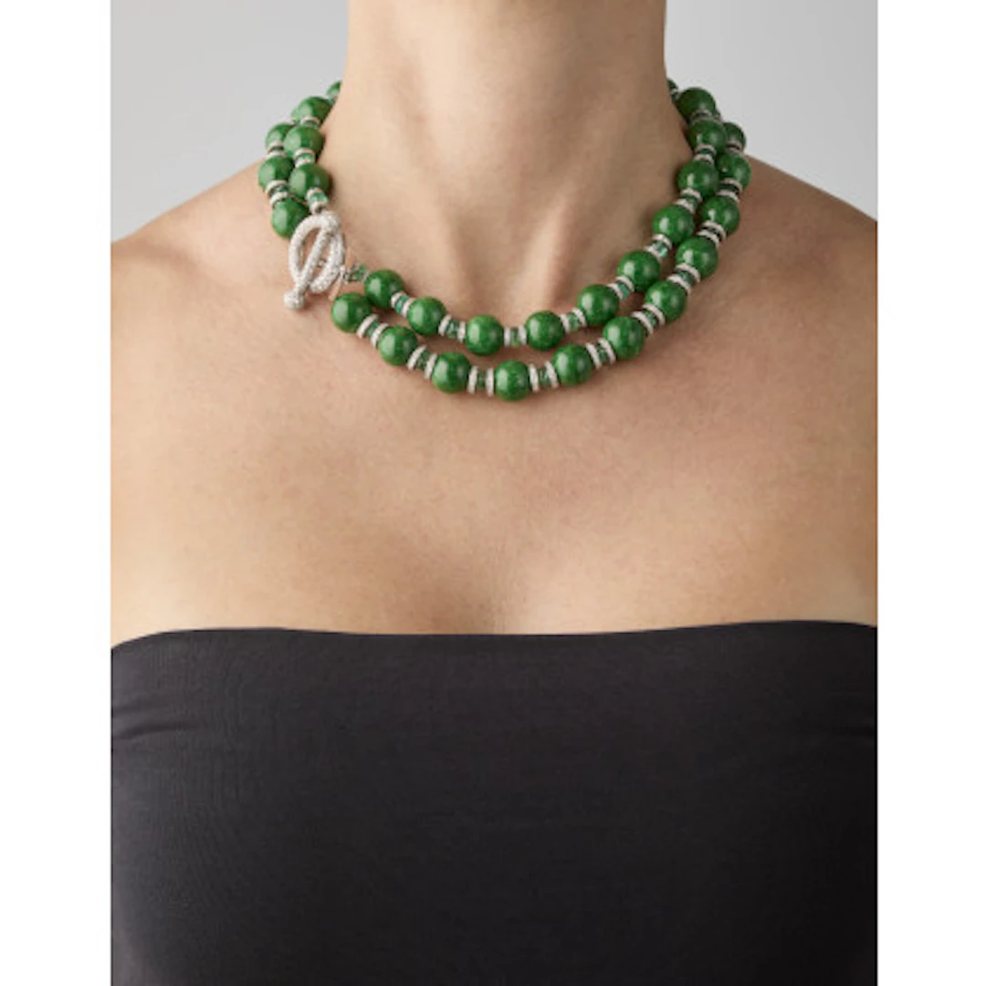 * Collana a due fili di boule di giadeite di mm 13,50 circa e boule