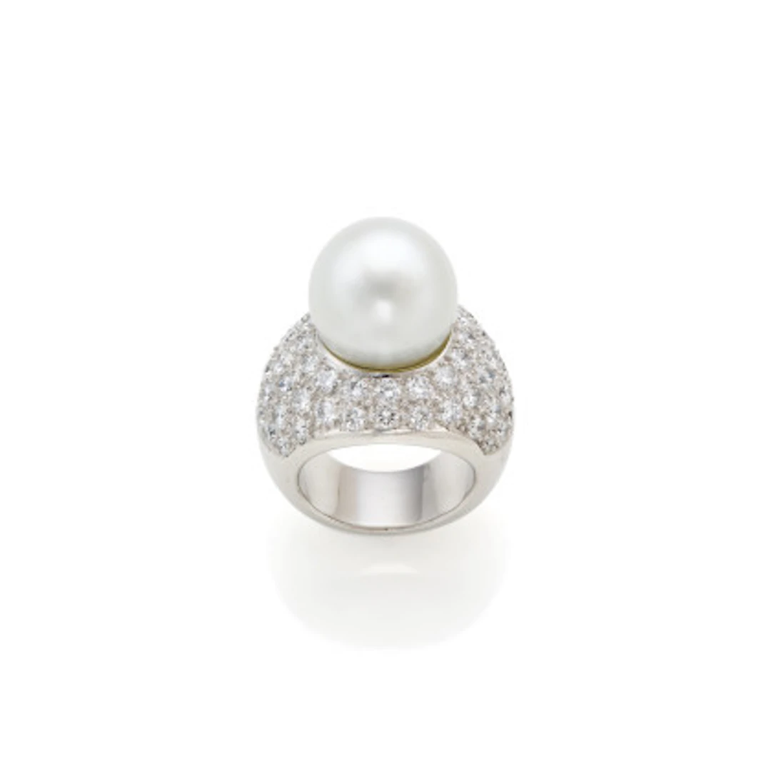 * Anello a fascia in oro bianco e diamanti tondi per complessivi ct.