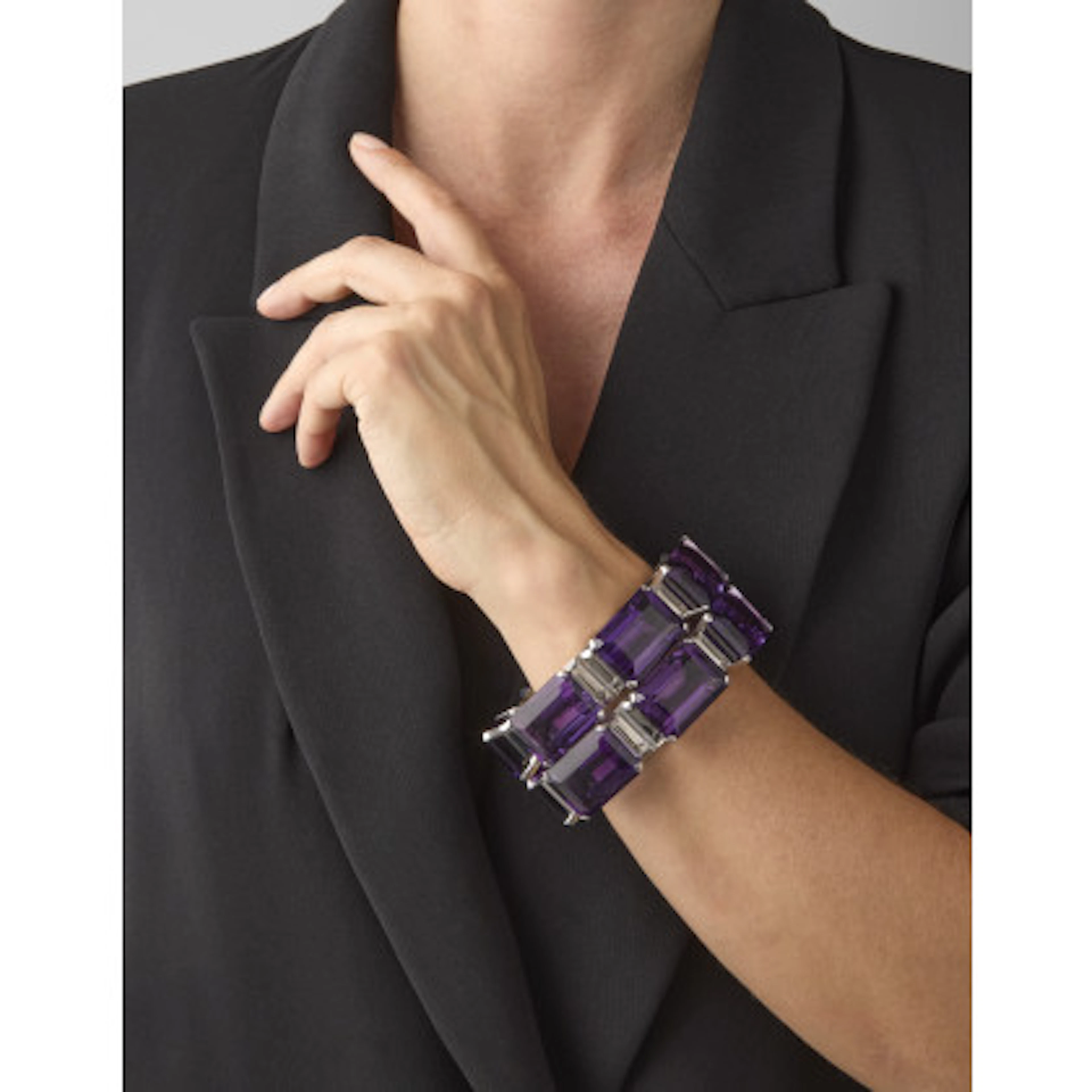 * Coppia di bracciali in oro bianco e ametiste ottagonali, g 380,03