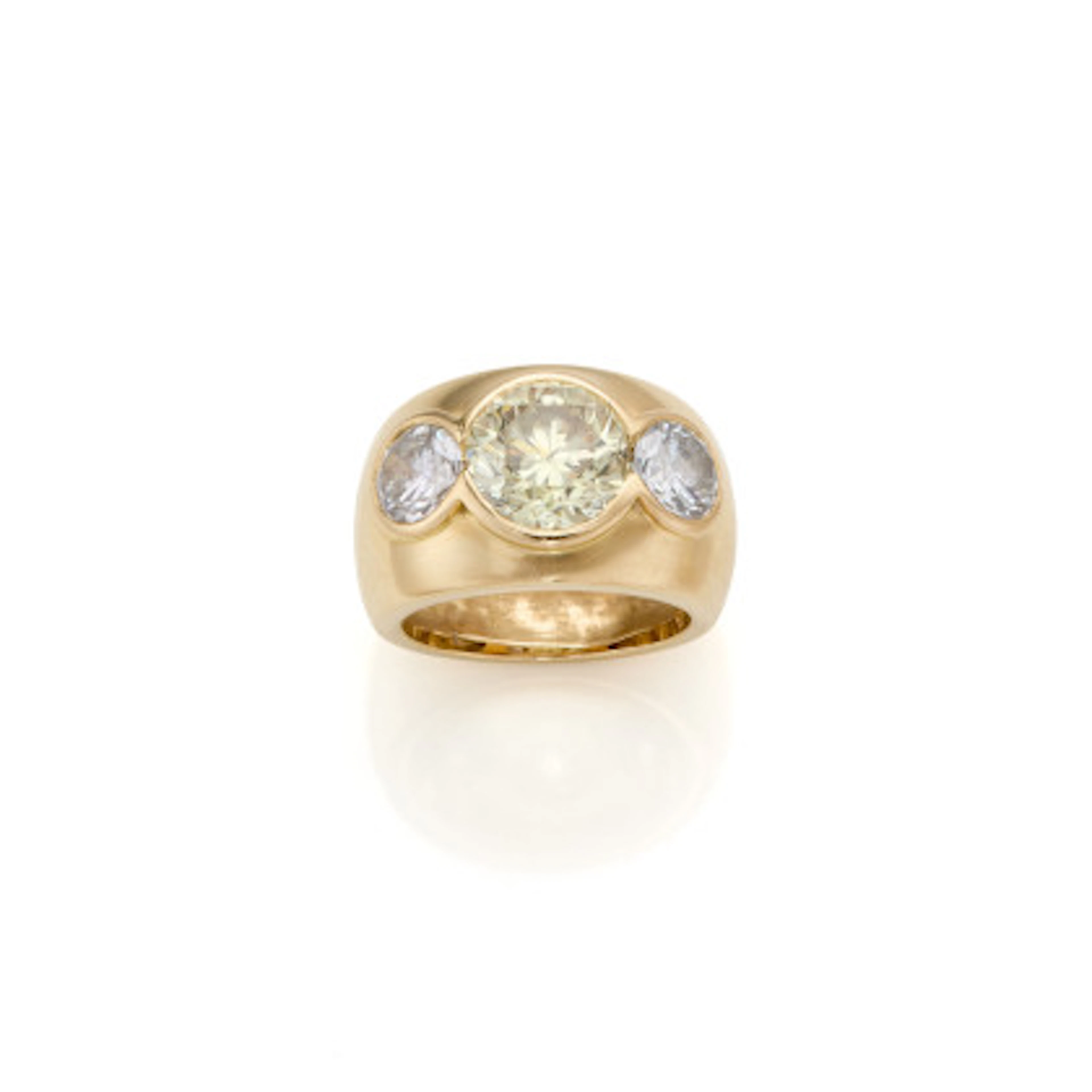 KRAUSS Anello a fascia in oro giallo con tre diamanti tondi per complessivi