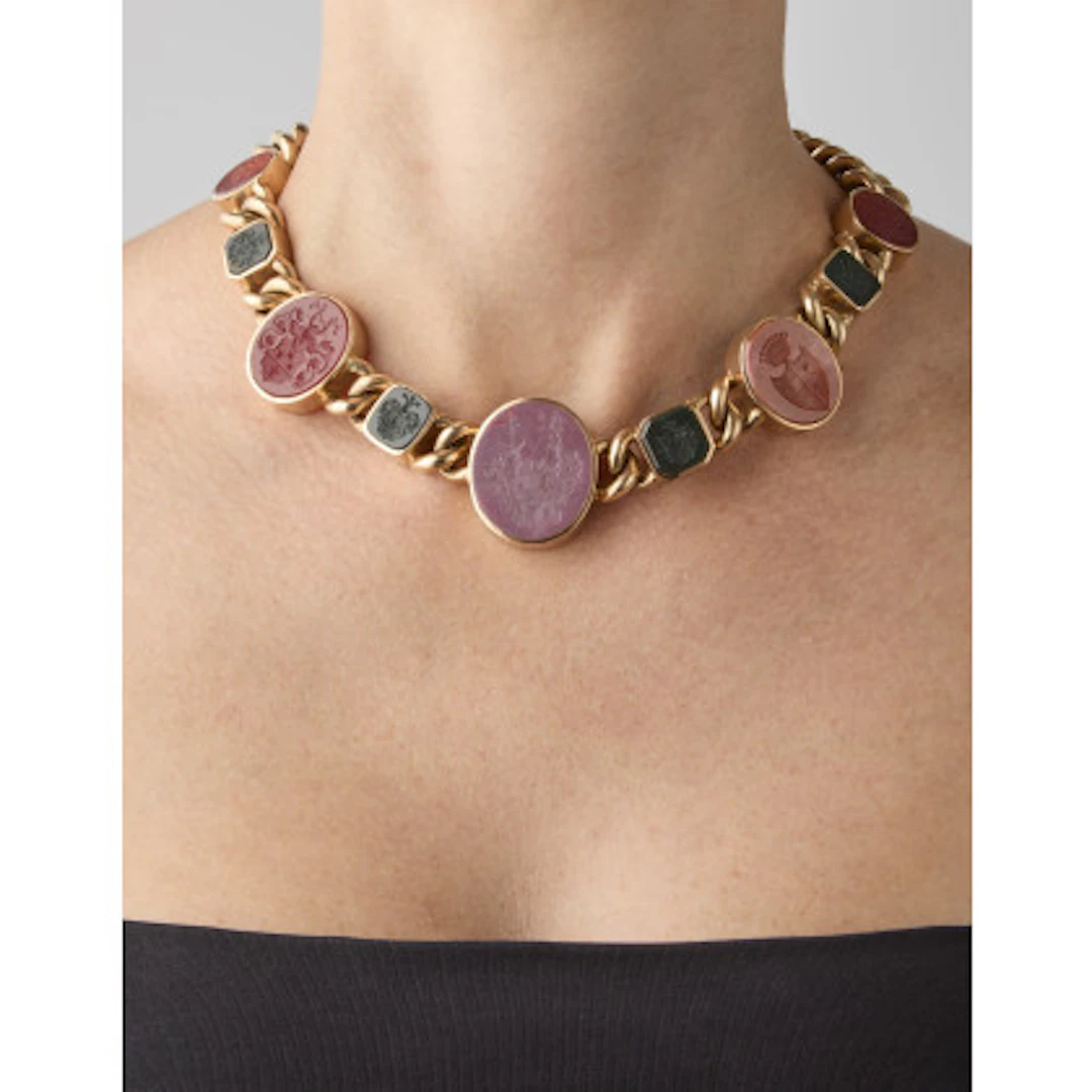* Collana in oro giallo 585/1000 con intagli in pietre dure, g 130,03