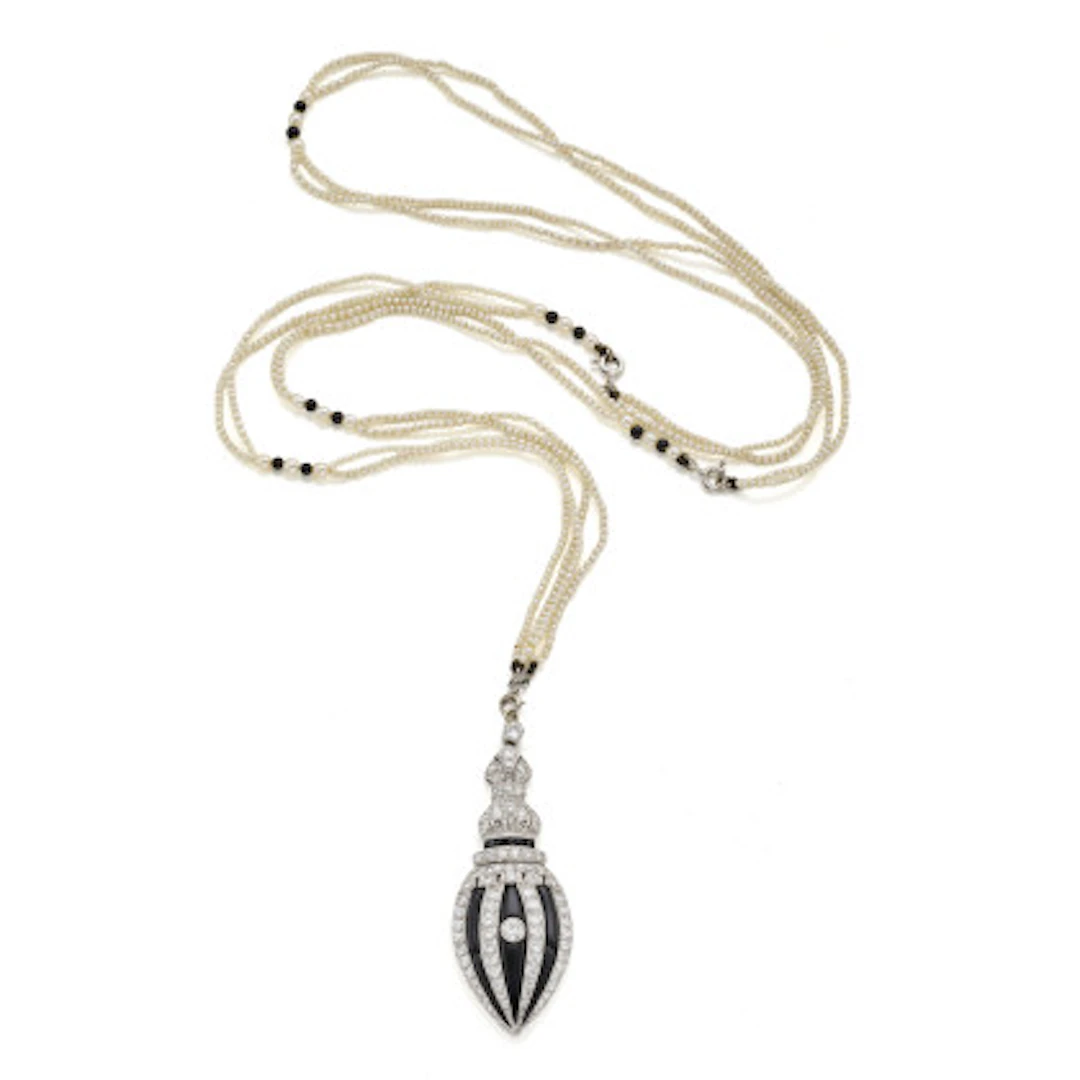 Lunga collana a due fili di microperle di mm 1,60 circa con pendente
