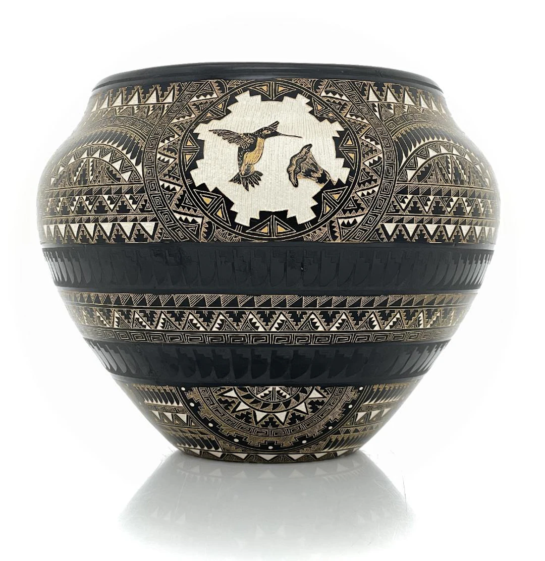 MARVIN BLACKMORE NAVAJO TWO-TONE BLACK HUMMINGBIRD POTTERY JAR