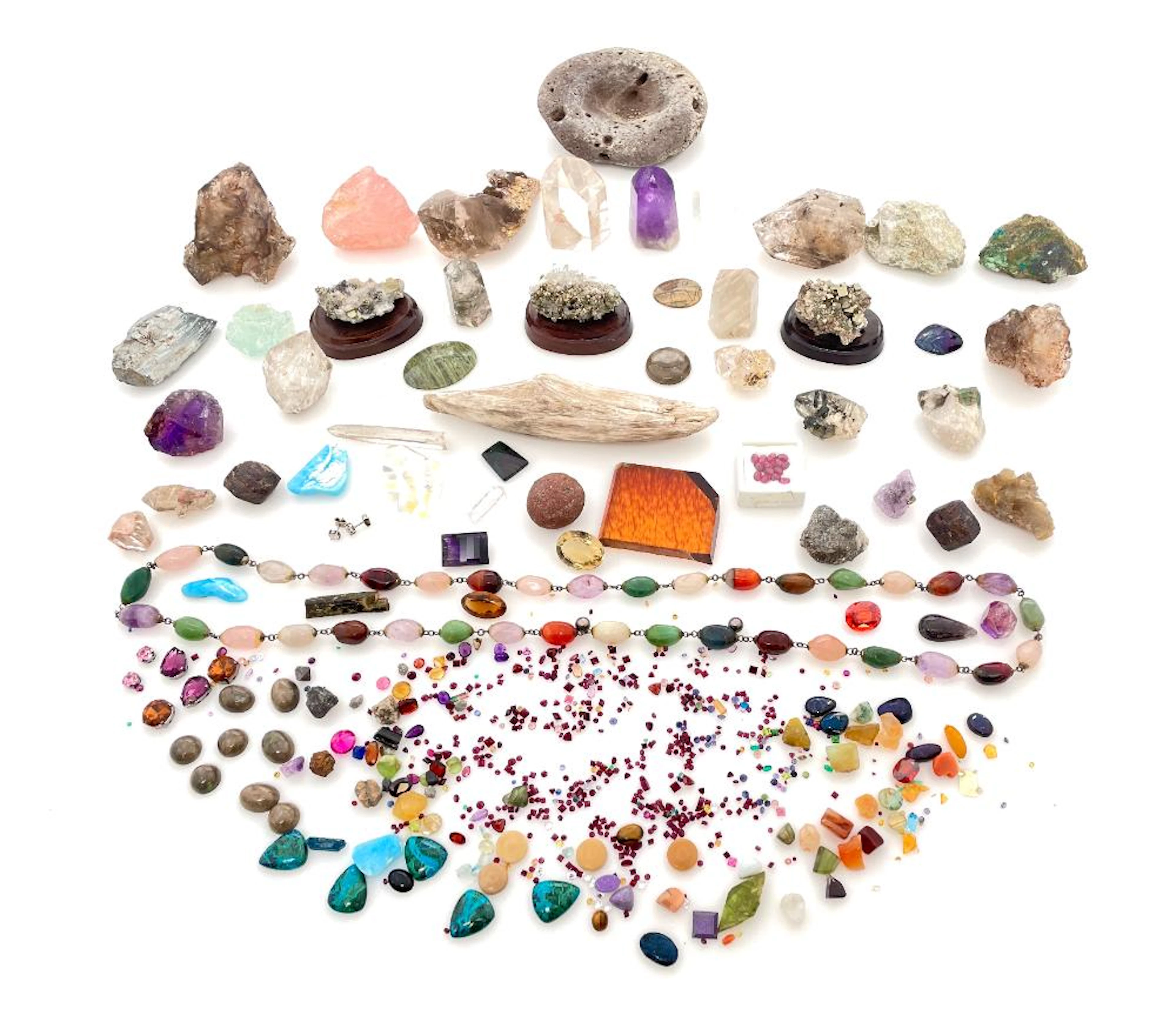 BULK LOT OF ASSORTED MINERAL SPECIMENS