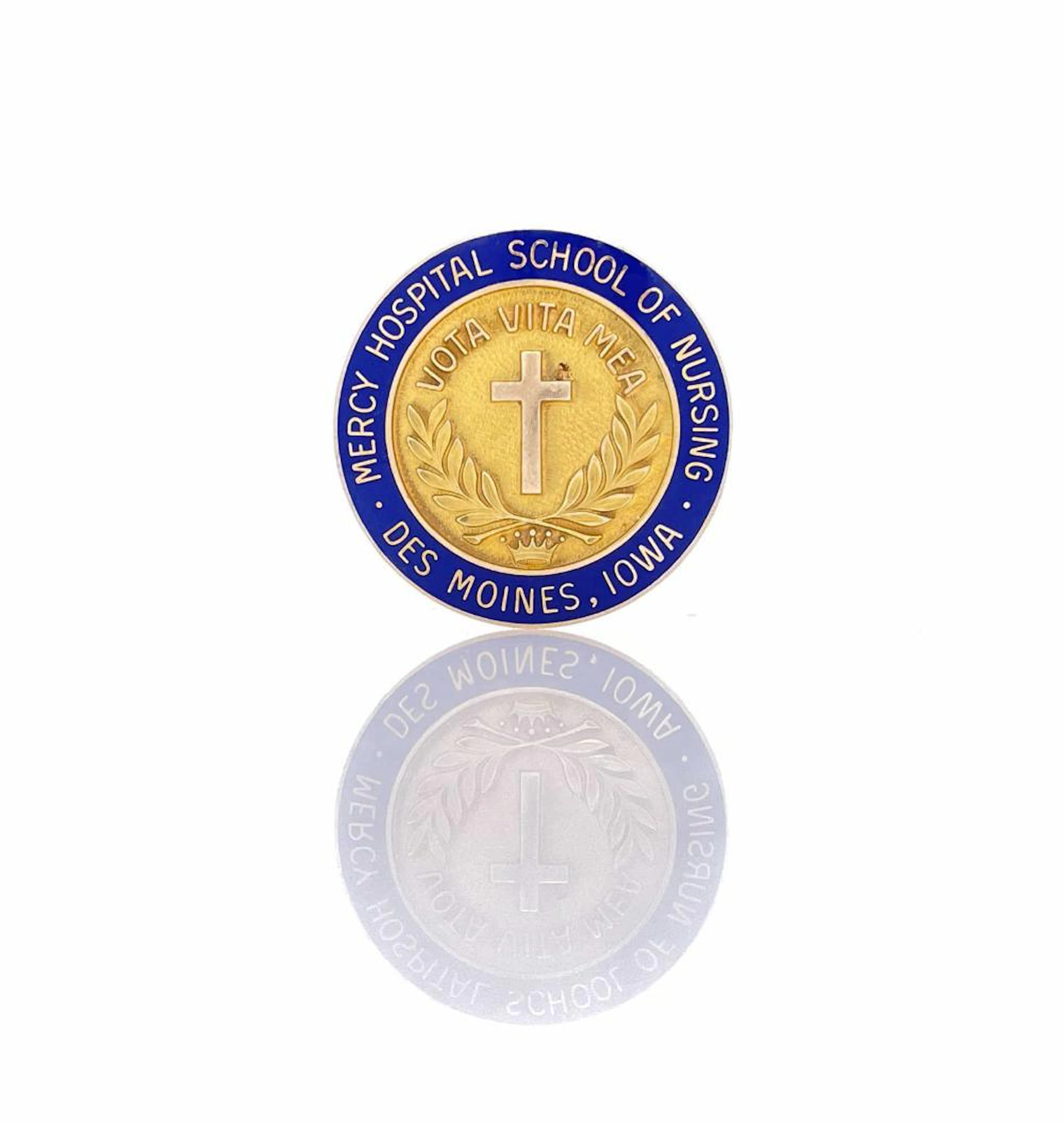 14K YELLOW GOLD & ENAMEL MERCY HOSPITAL SCHOOL OF NURSING PIN