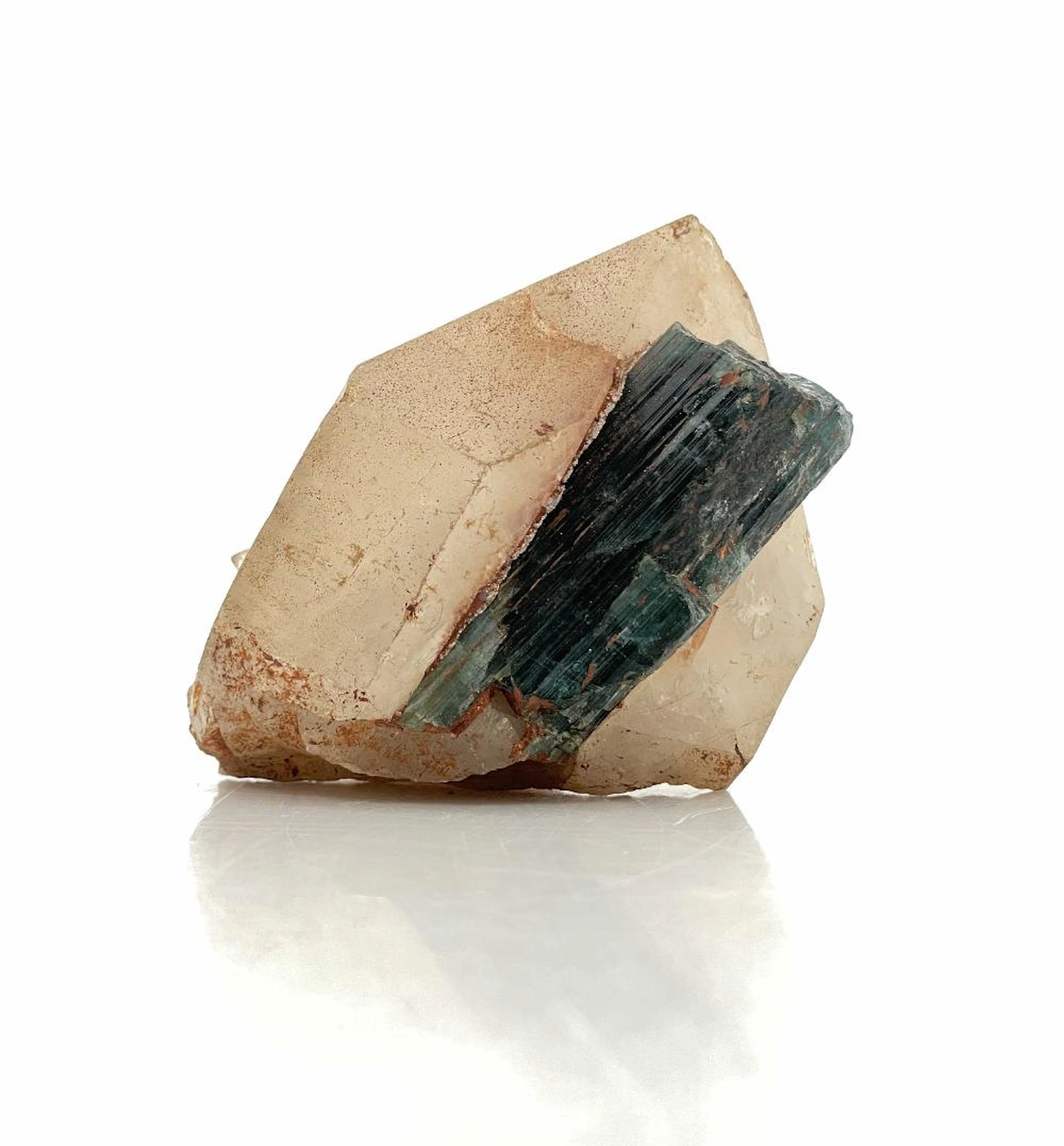 TOURMALINE IN QUARTZ SPECIMEN