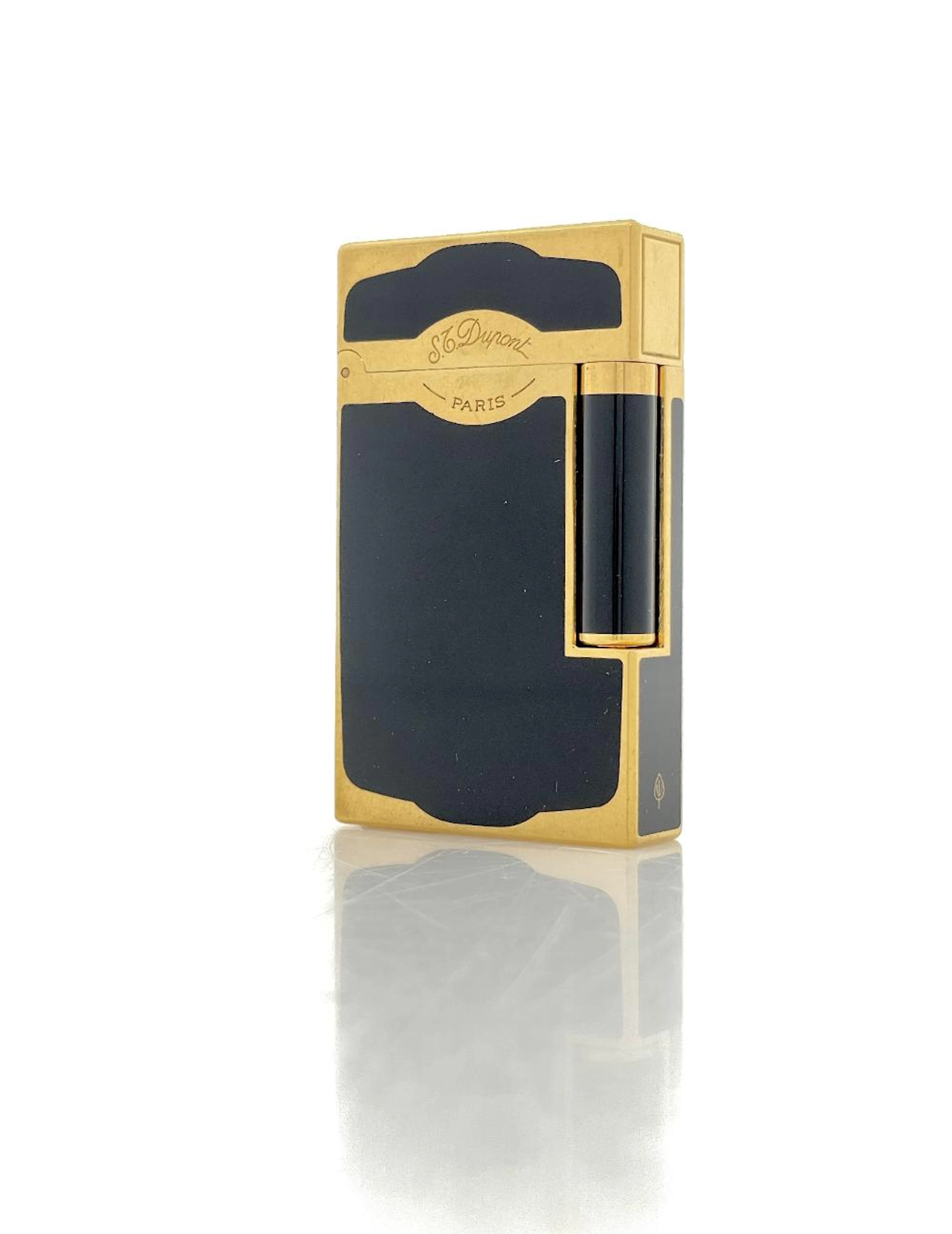 VINTAGE ST DUPONT OSCURO BLACK LACQUER & GOLD LIGHTER