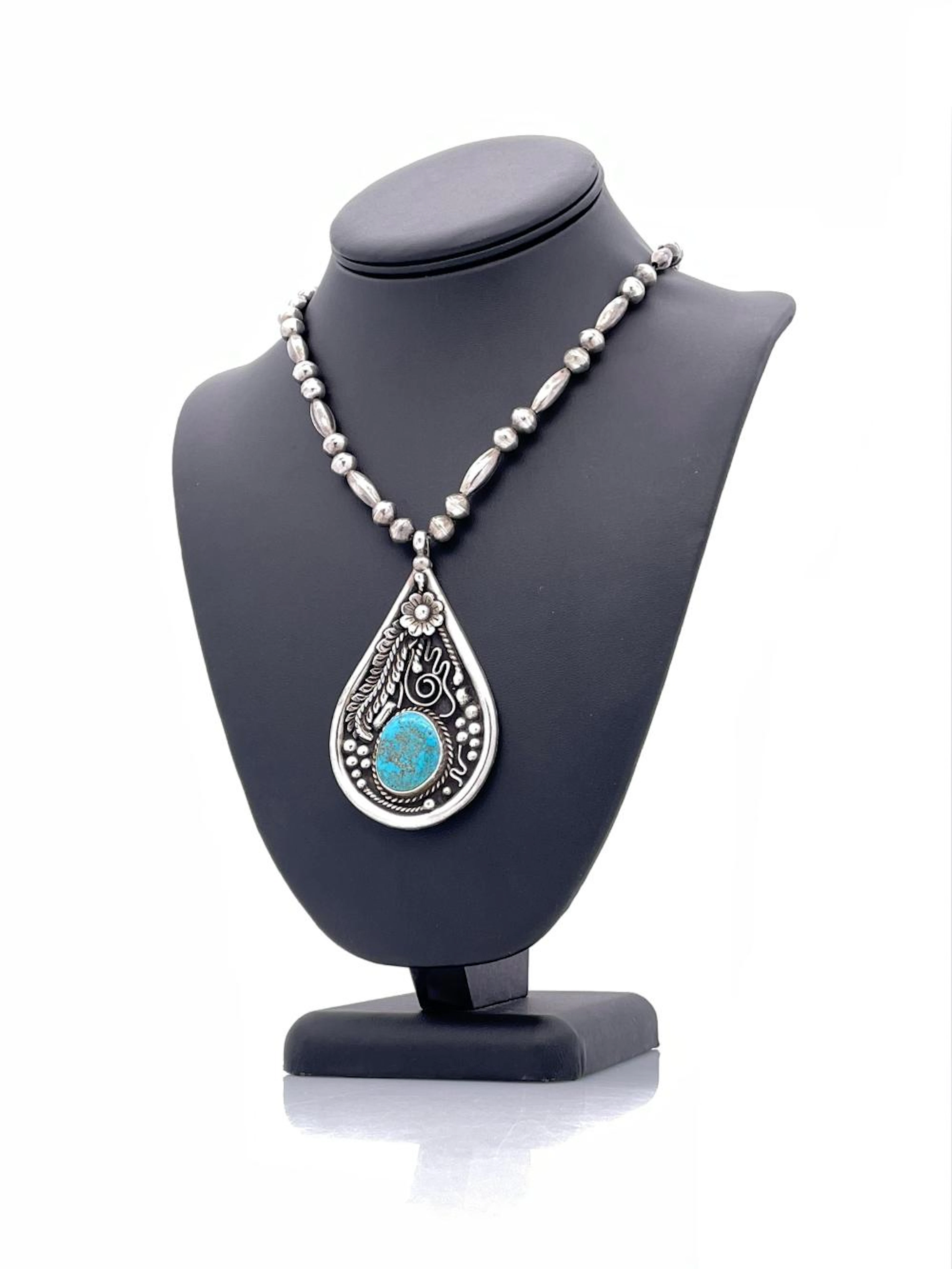 NATIVE AMERICAN STERLING SILVER TURQUOISE PENDANT NECKLACE