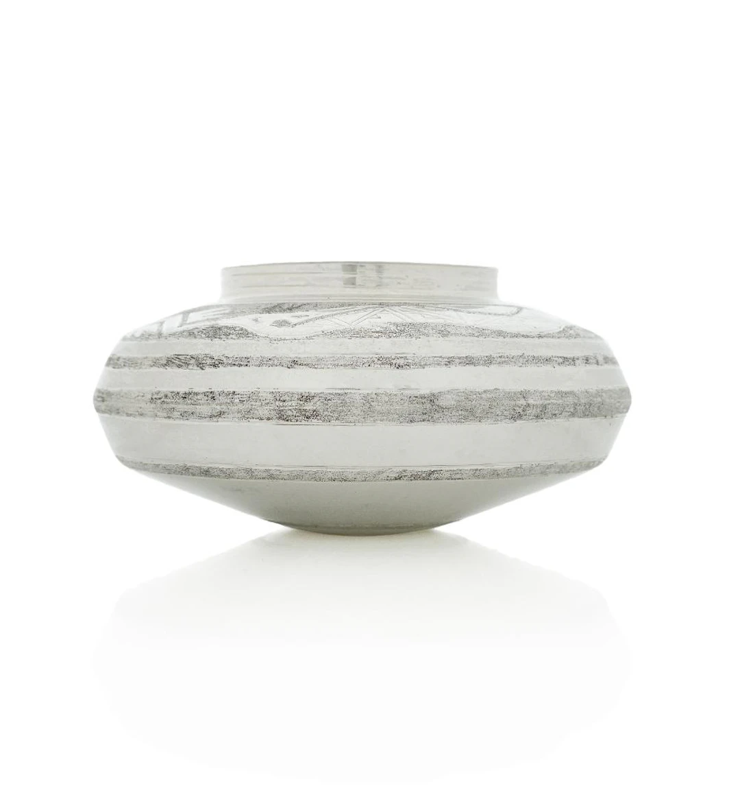 MIKE PEREZ (WHITE BUFFALO) COMANCHE-MEXICAN STERLING SILVER POT
