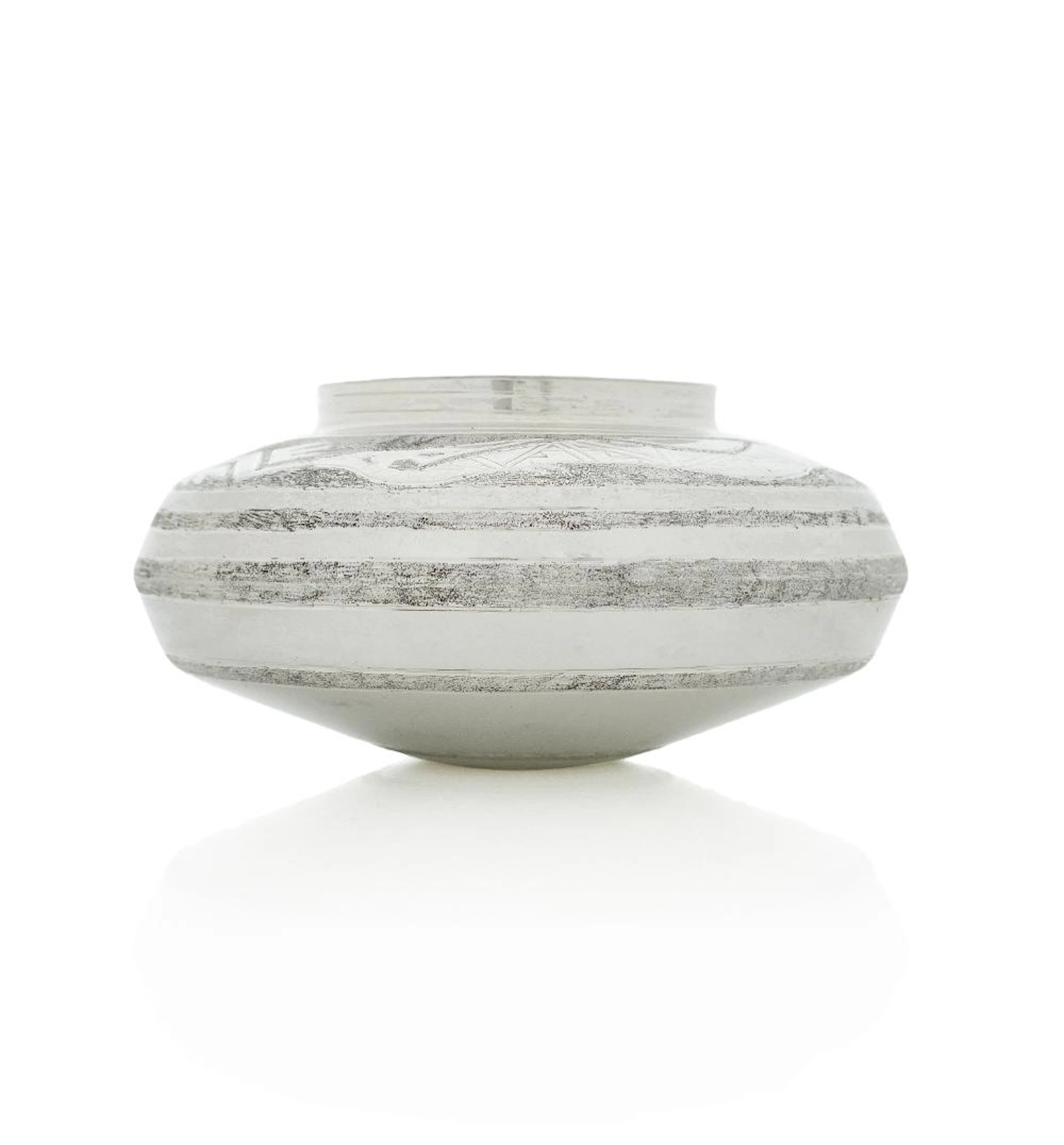 MIKE PEREZ (WHITE BUFFALO) COMANCHE-MEXICAN STERLING SILVER POT
