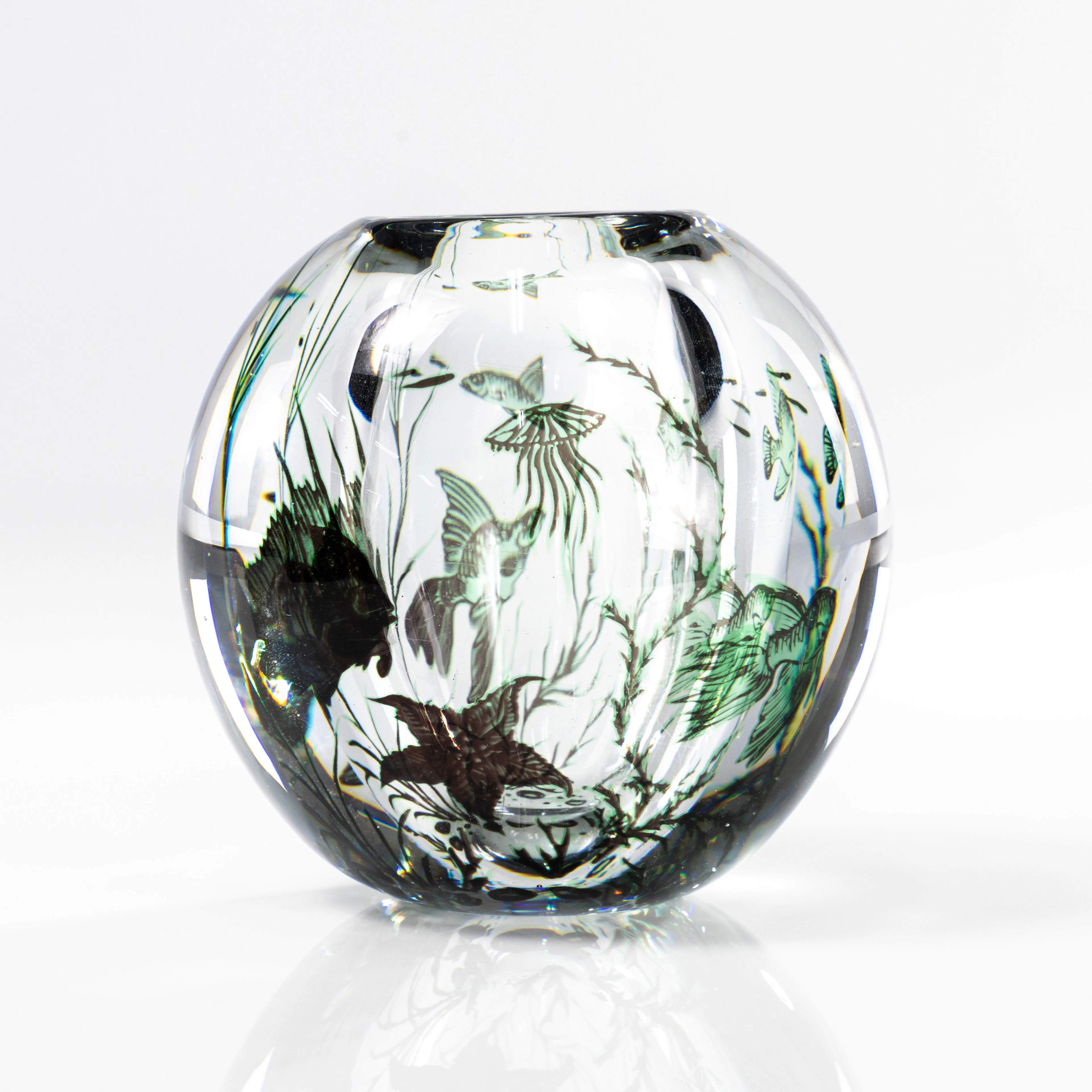 Edward Hald, vas, fiskgraal, nr. 1972, signerad, 1945, Orrefors, höjd 15 cm