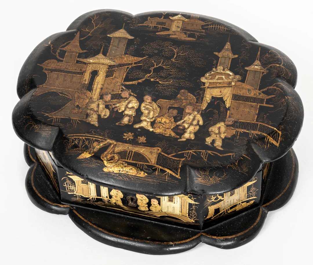 Lot 9: CHINESE JEWELERY BOX