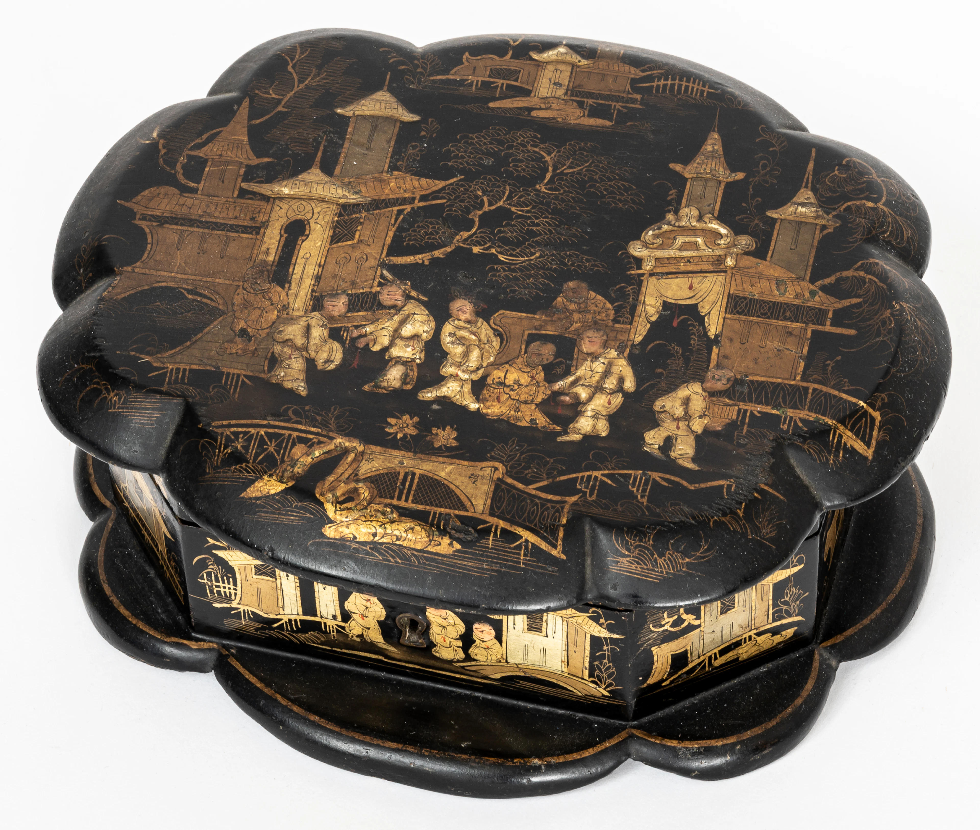 Lot 9: CHINESE JEWELERY BOX