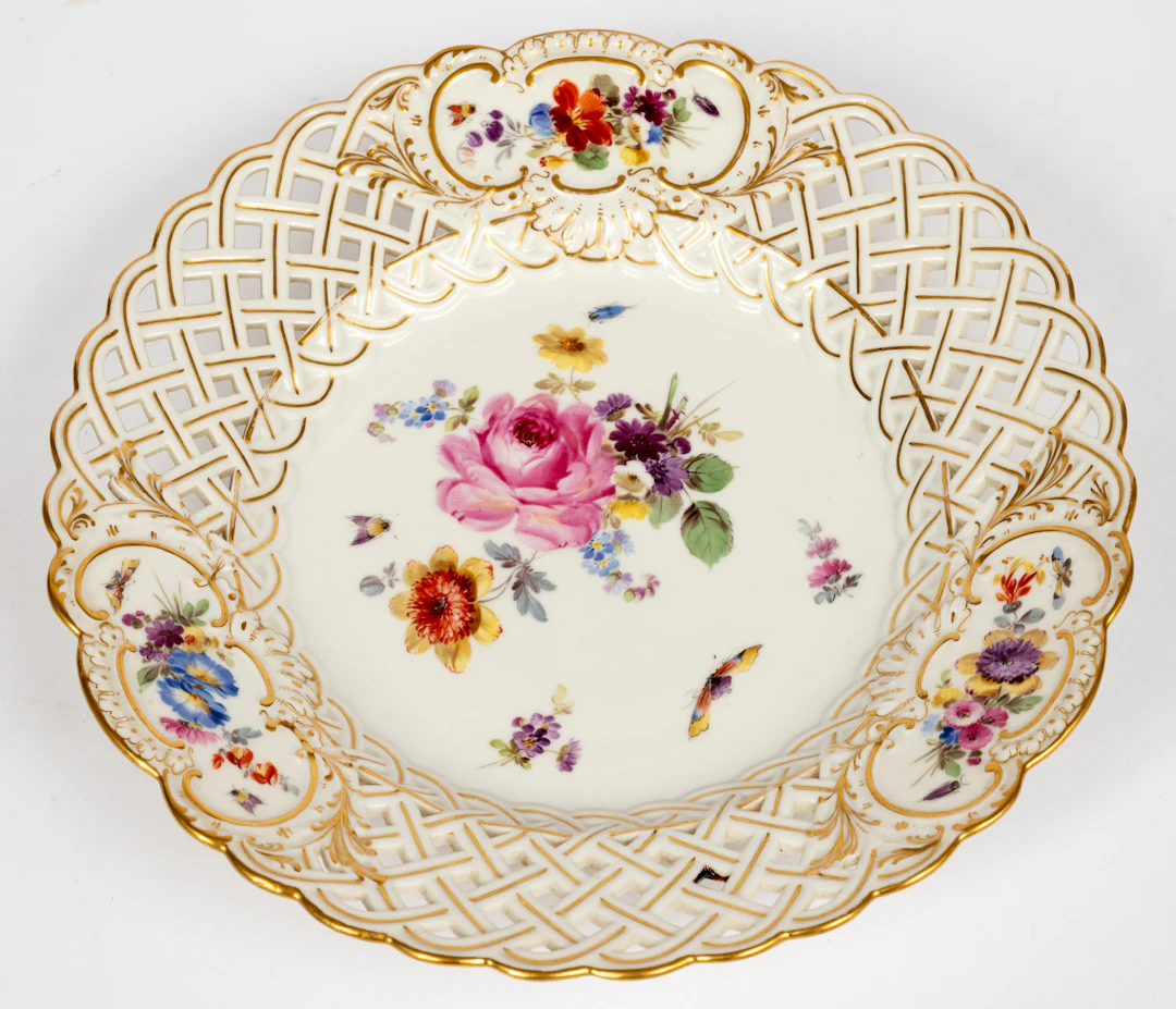 Lot 204: (23) MEISSEN OPEN WORKED PLATE WITH FLORAL DECOR
