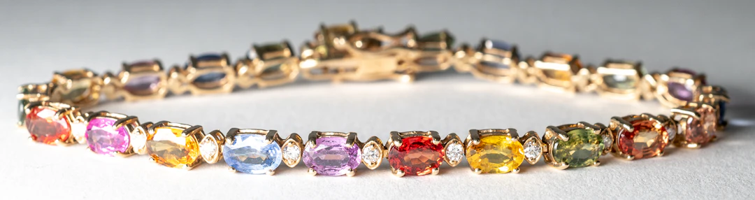Lot 267: GOLDENB LADIES BRACELET WITH 22 NATURAL SAPPHIRES AND 22
