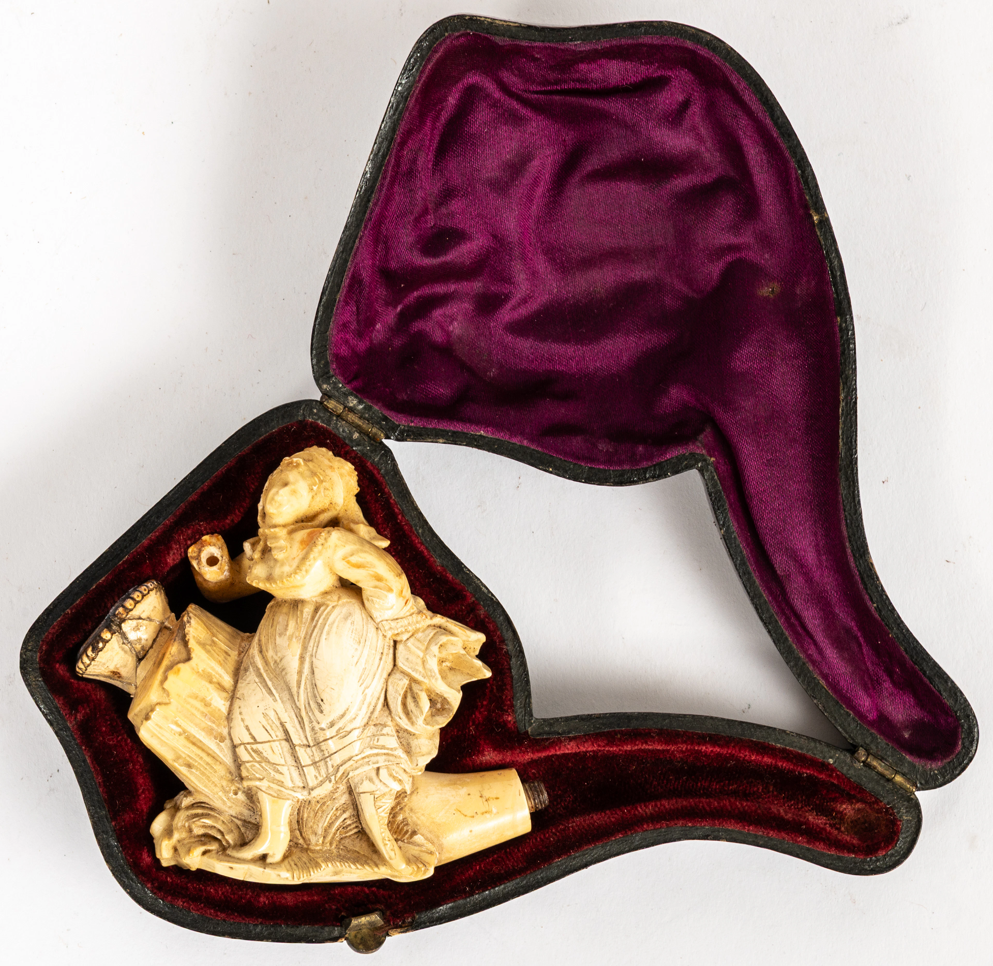 Lot 336: (22) ARTFULLY CARVED HEAD OF A MEERSCHAUM PIPE
