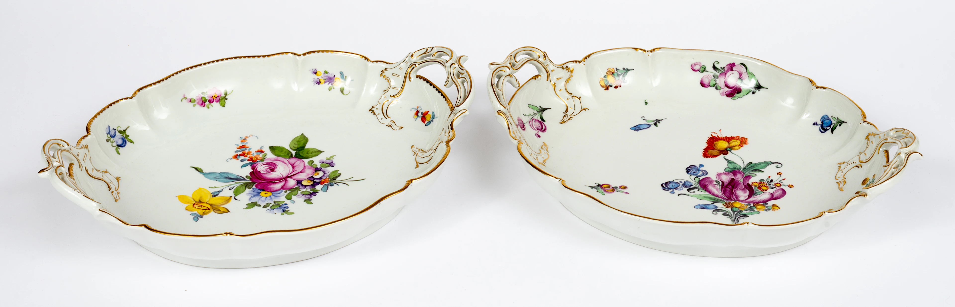 Lot 224: 2 NYMPHENBURG HANDLES DISHES IN THE 'CUMBERLAND' PATTERN