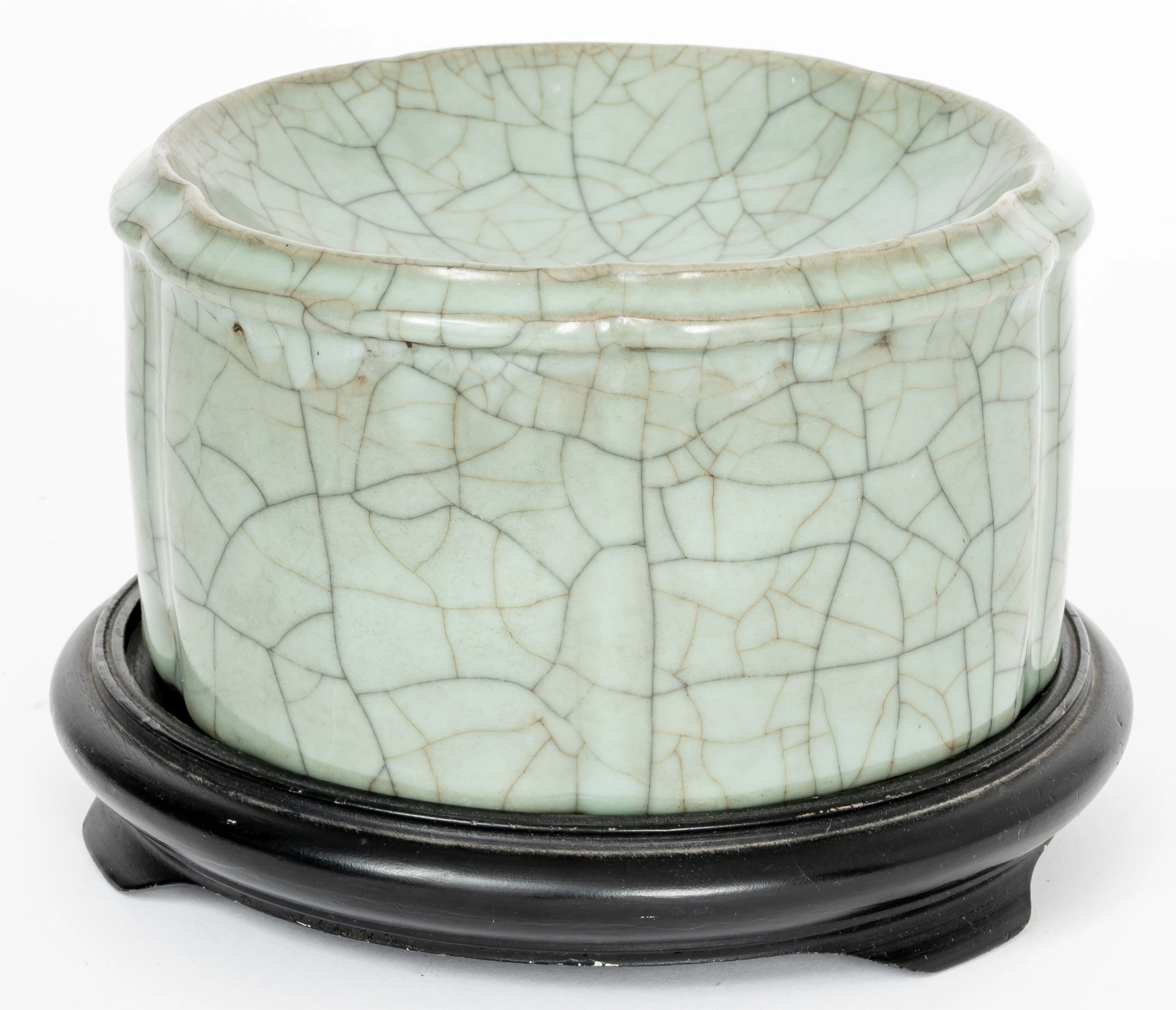 Lot 27: UNUSUAL CELADON BOWL WITH HEAVY CRACKLE GLAZE