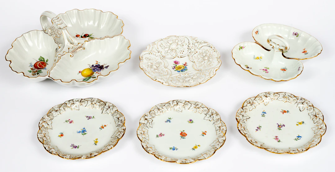 Lot 225: LOT OF MEISSEN PORCELAIN
