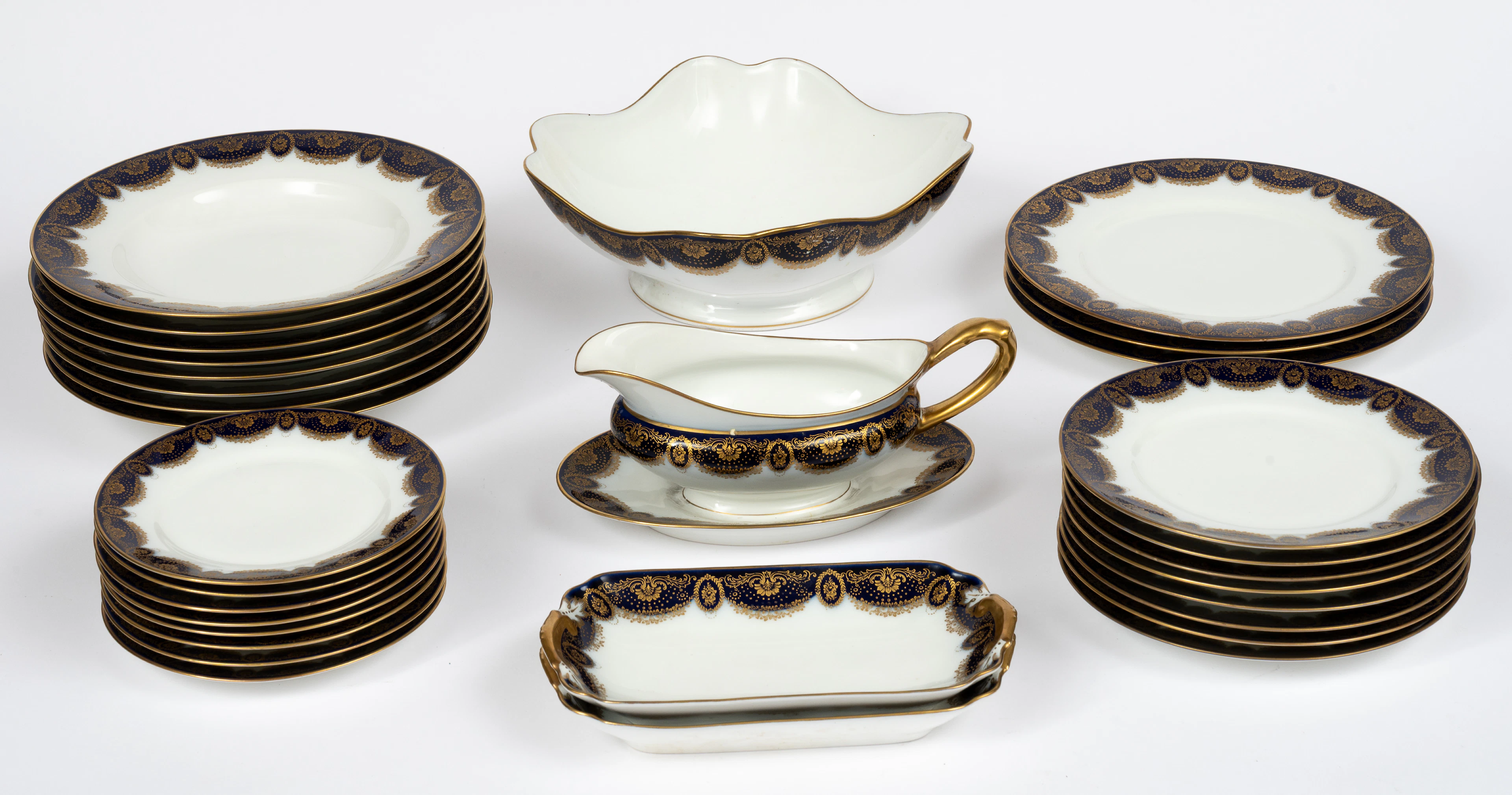 Lot 219: HUTSCHENREUTHER DINNER SERVICE FOR COMTE HARRACH IN ST. PETERSBURG