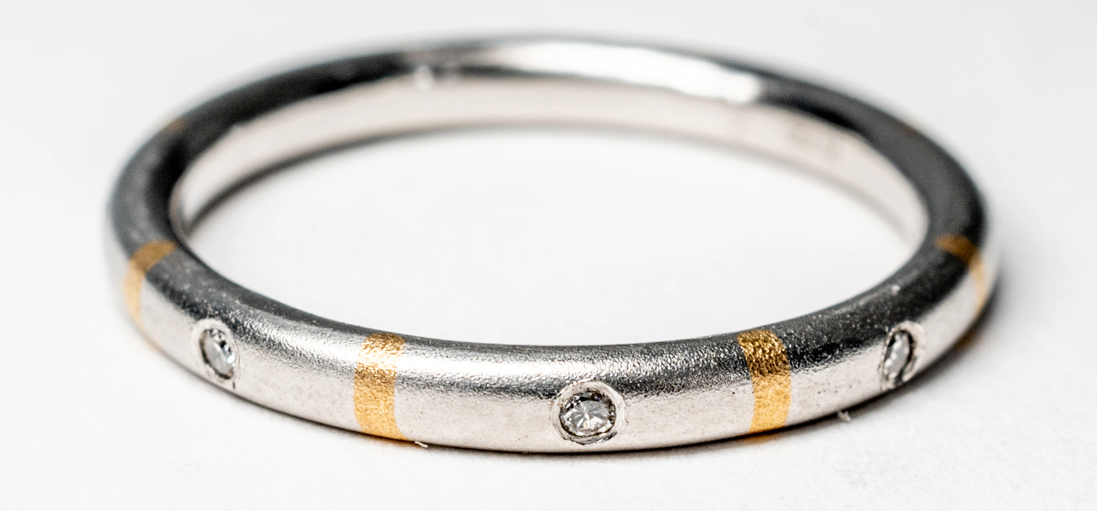 Lot 255: PLATINUM RING WITH SMALL DIAMONDS