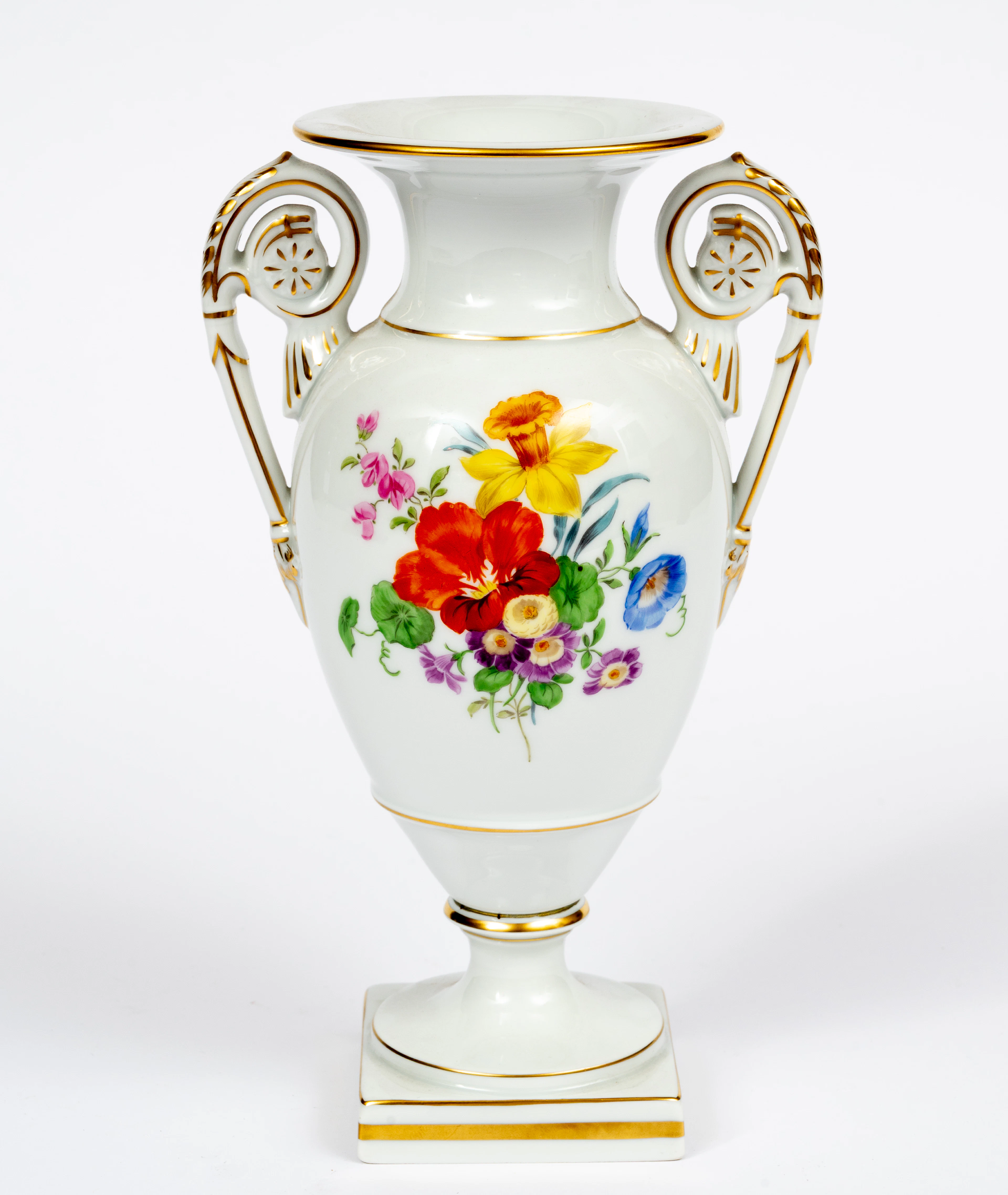 Lot 222: MEISSEN PORCELAIN AMPHORA VASE WITH FLORAL DECOR