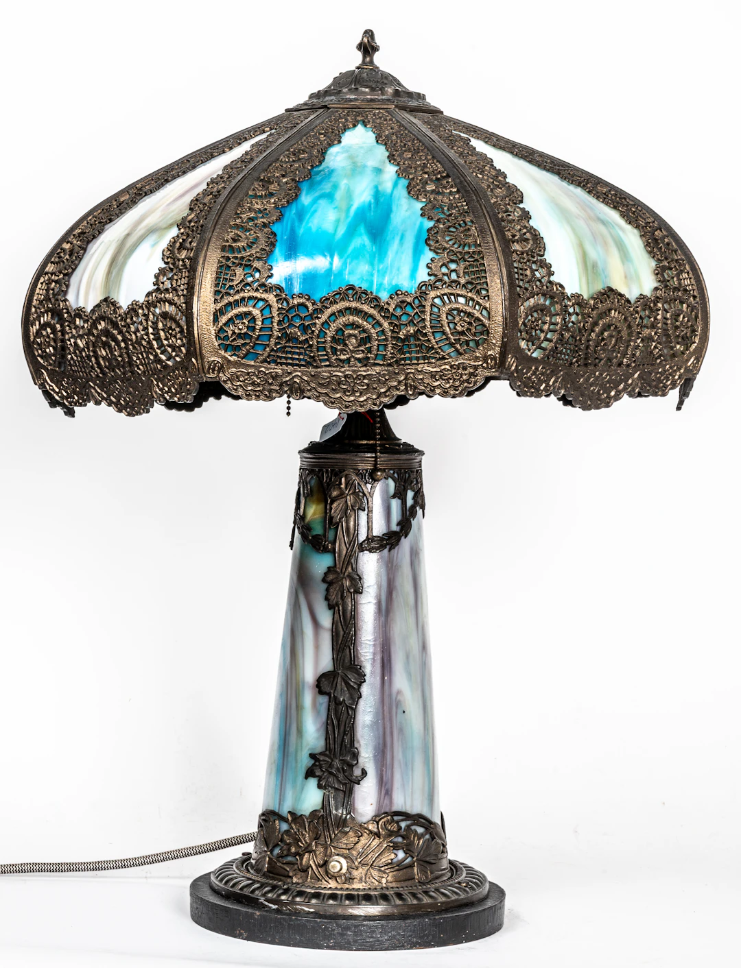 Lot 359: TABLE LAMP