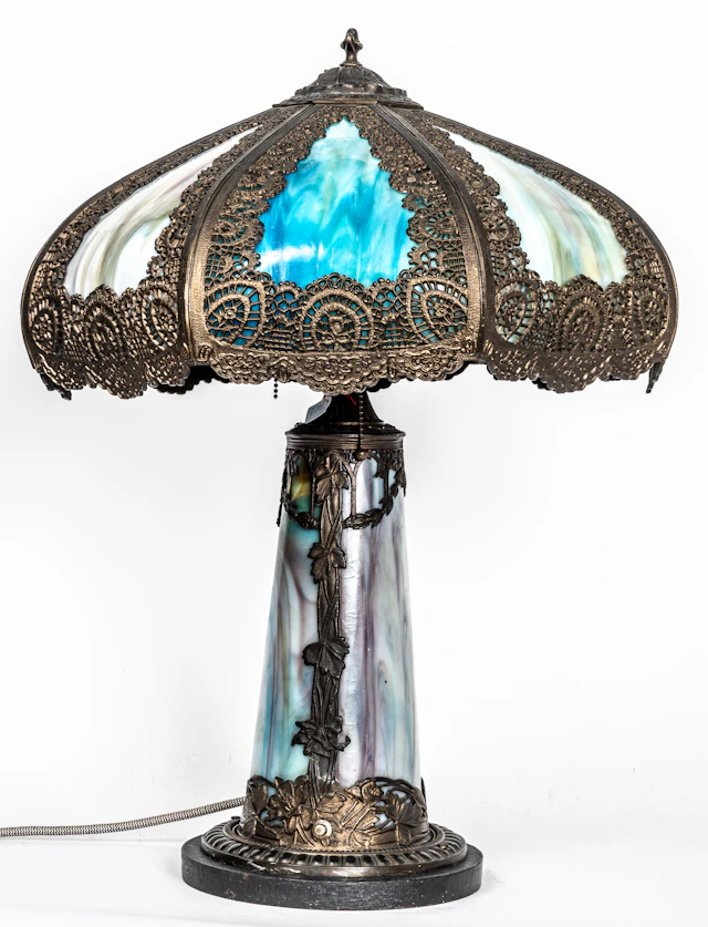 Lot 359: TABLE LAMP