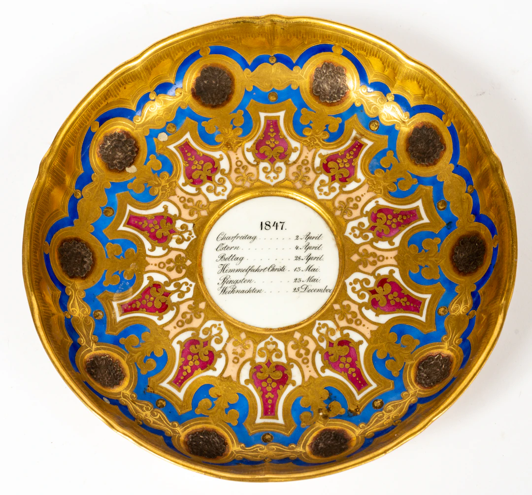 Lot 173: (55) KPM DECORATIVE PLATE WITH 1847 HOLIDAY CALENDAR