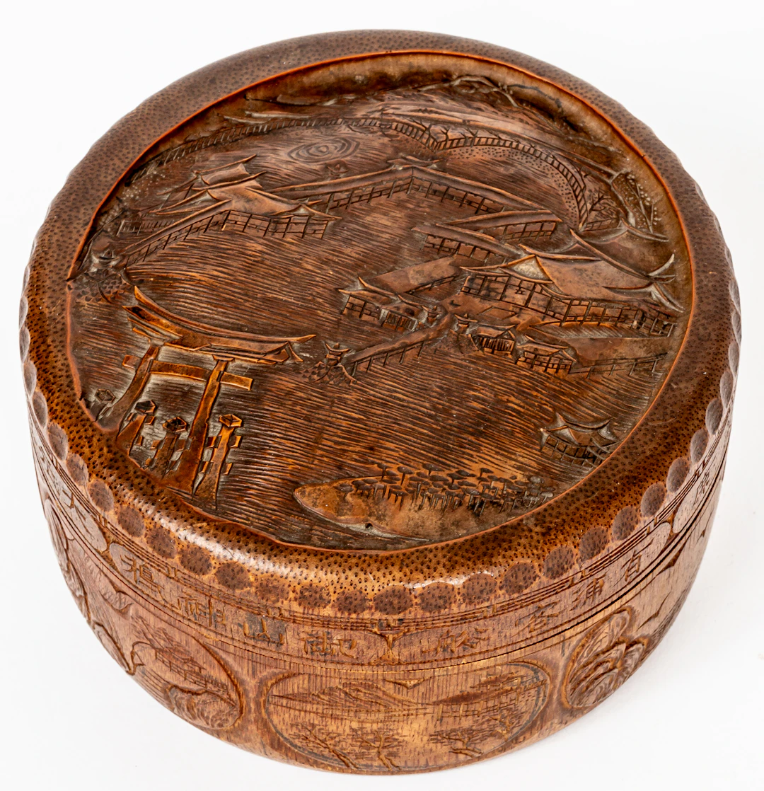 Lot 10: CARVED BOX