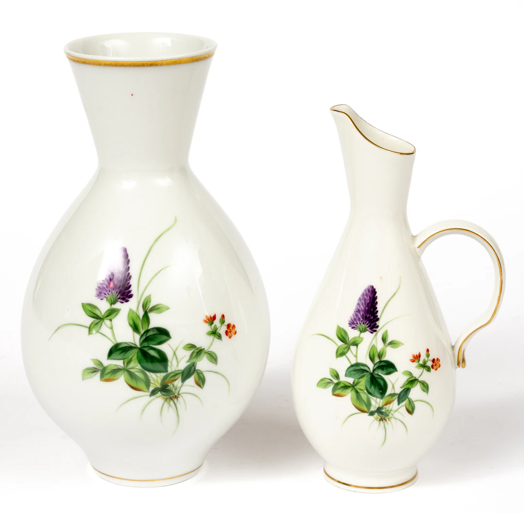 Lot 146: (92,93) MEISSEN TRUMPET AND JUG VASE SHOWING MEADOW FLOWERS