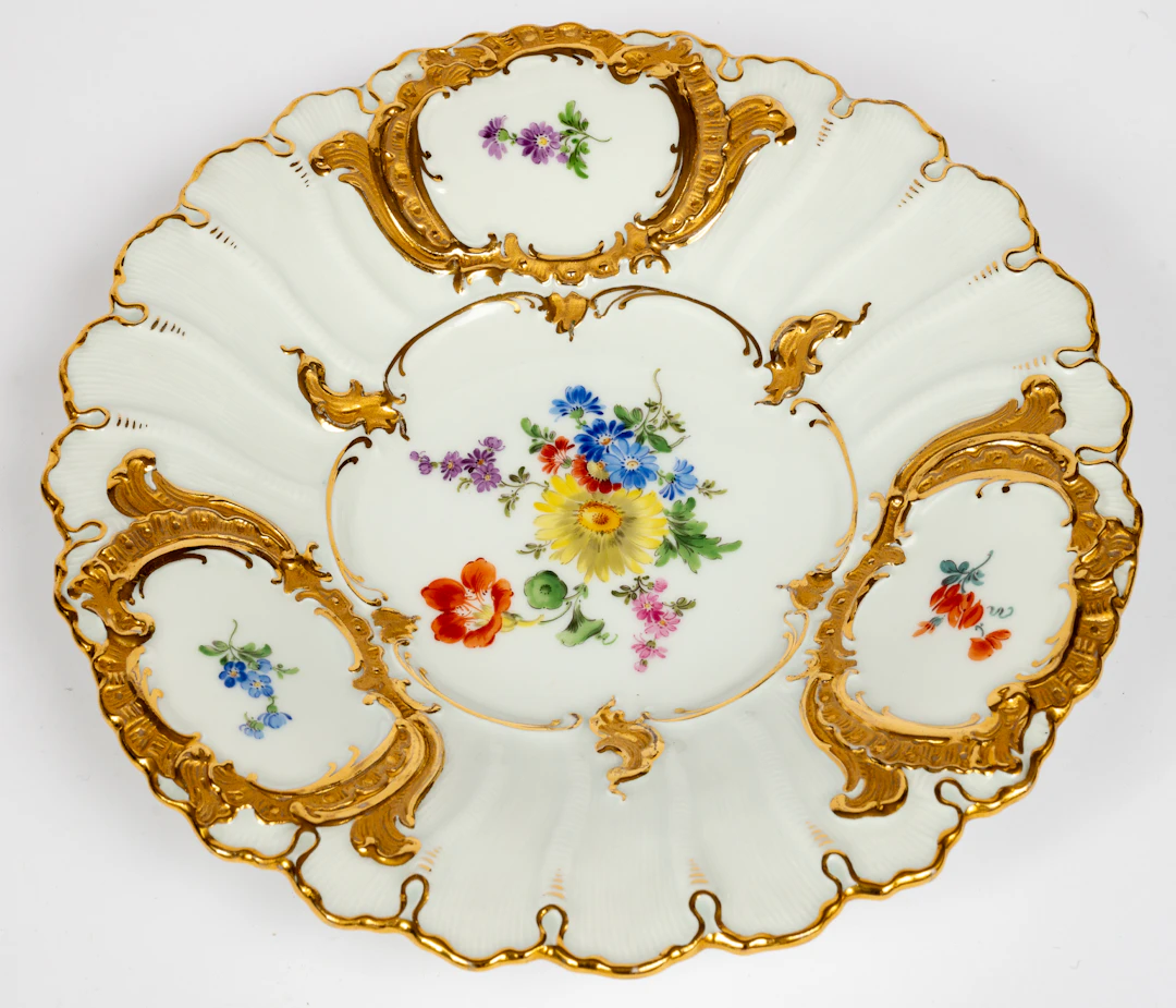 Lot 208: MEISSEN PORCELAIN SHOW PLATE