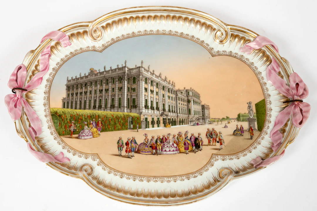 Lot 167: (77) PLATE WITH VIEW OF SCHÖNBRUNN PALACE IN VIENNA