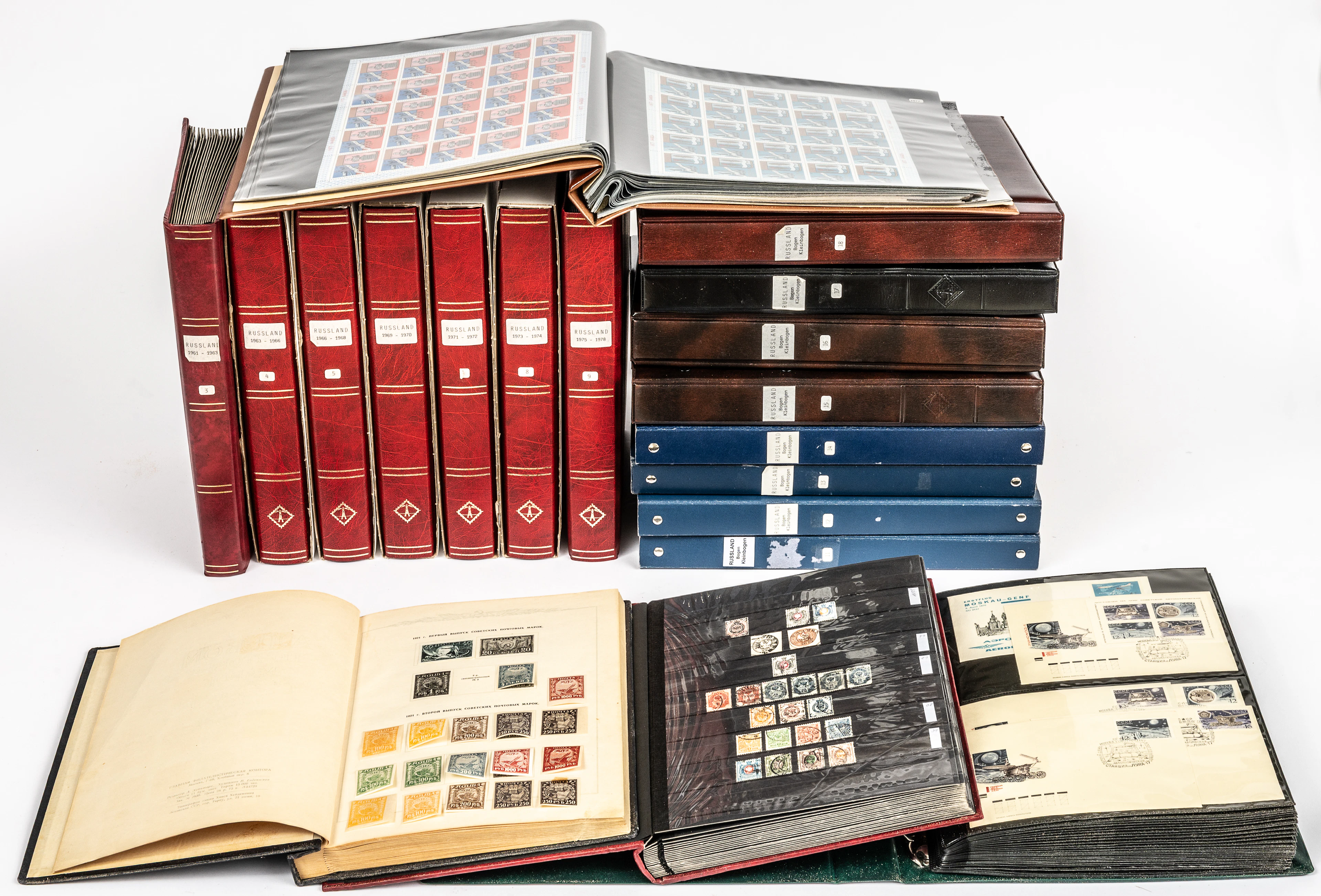 Lot 90: COLLECTION OF RUSSIAN STAMPS