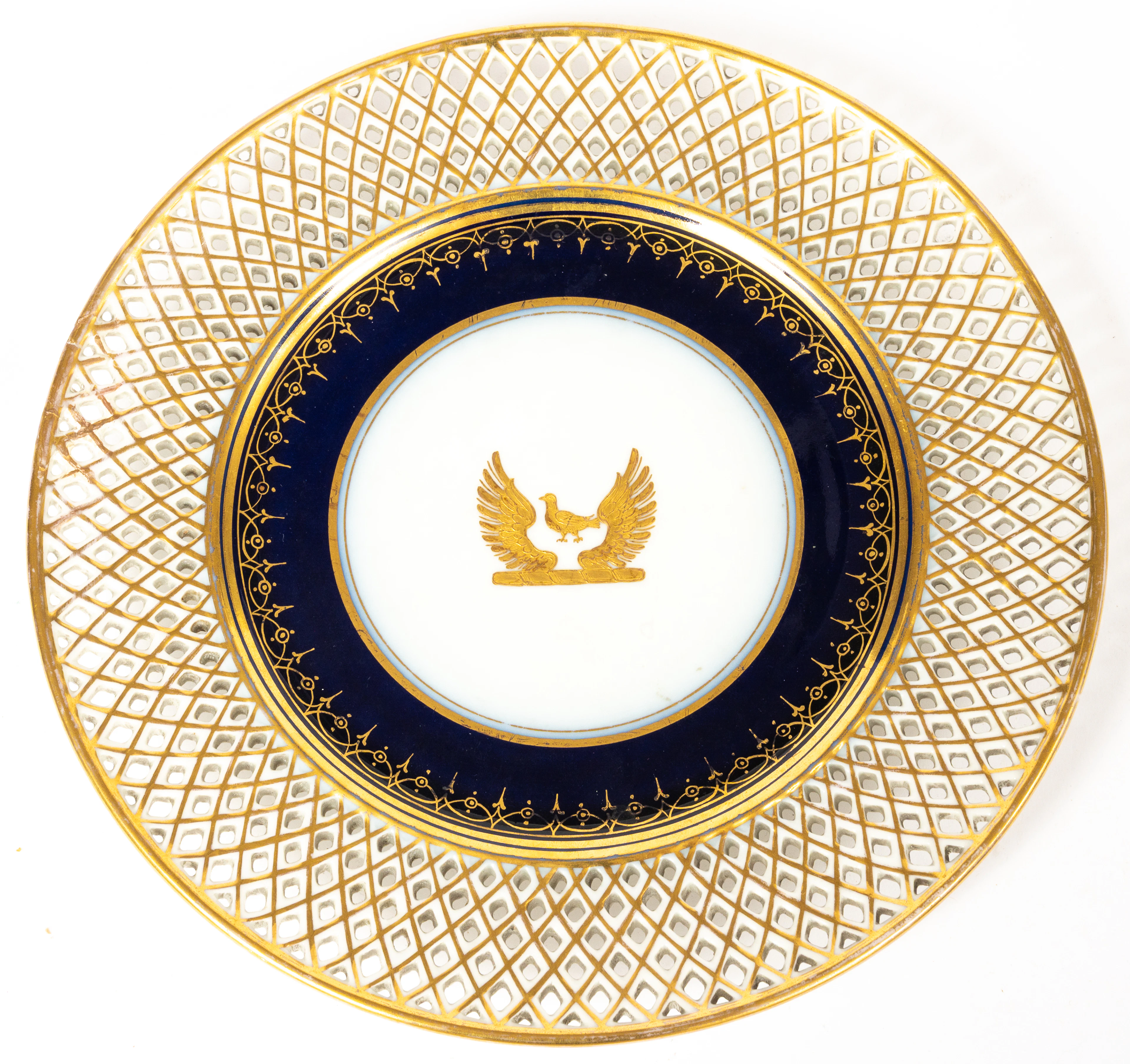 Lot 178: (44) ROPEN WORKED DECORATIVE PLATE WITH GOLD COAT OF ARMS