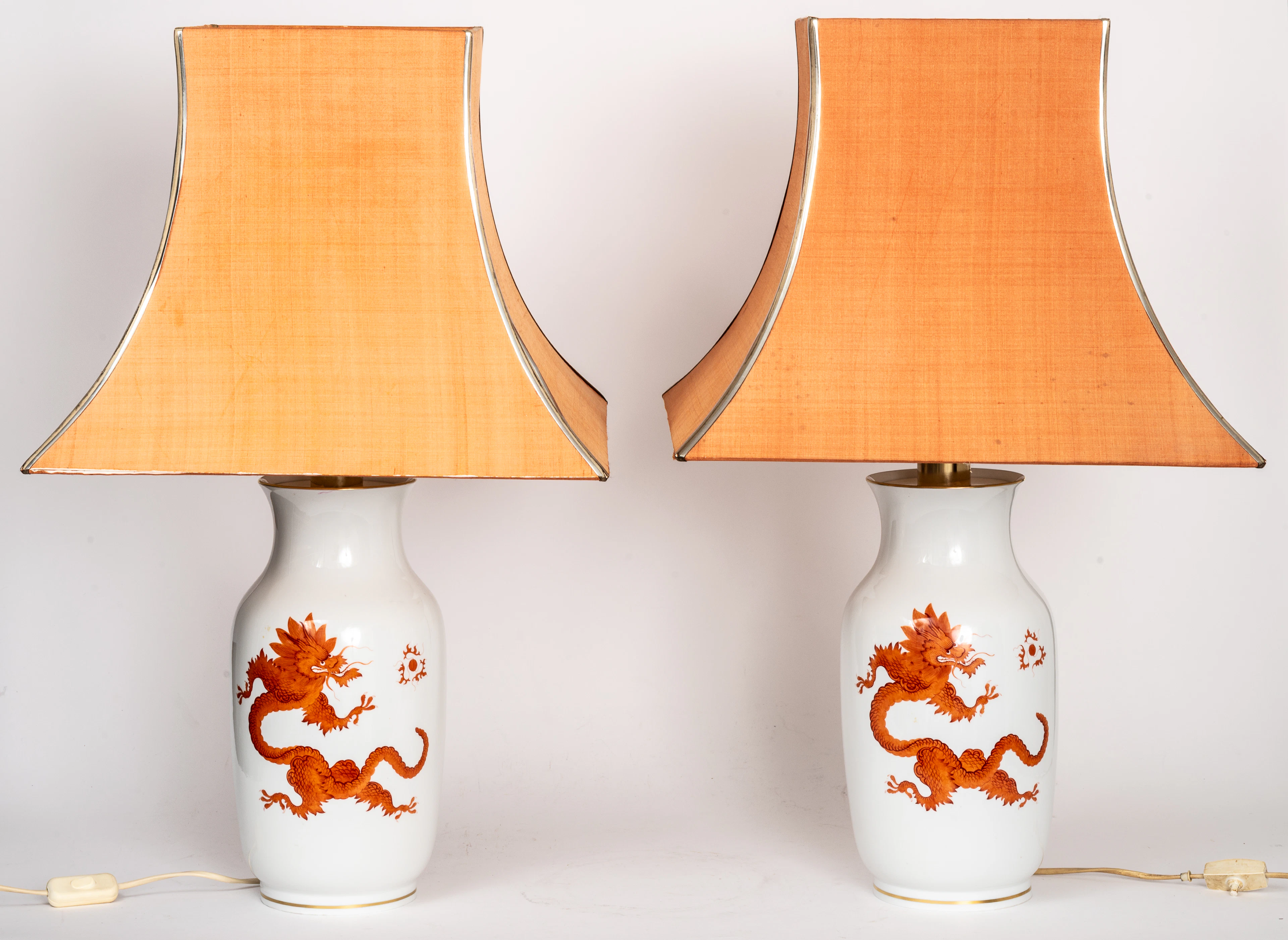 Lot 364: A PAIR OF 'ORANGE MING DRAGON' VASE LAMP