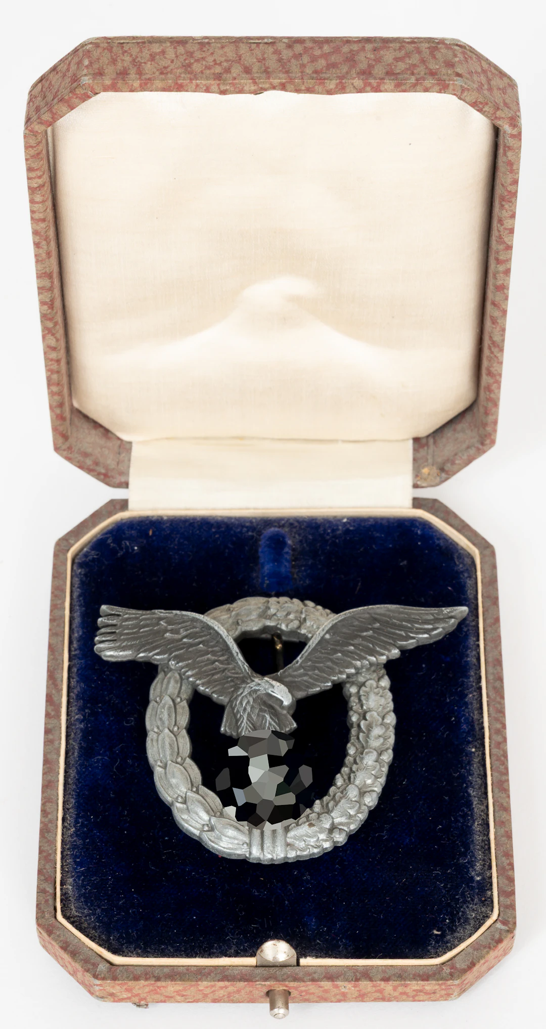 Lot 83: LUFTWAFFE PILOT'S BADGE