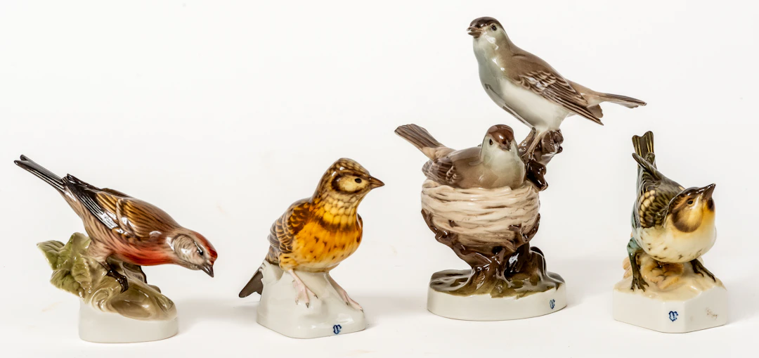 Lot 240: 5 BUNTINGS