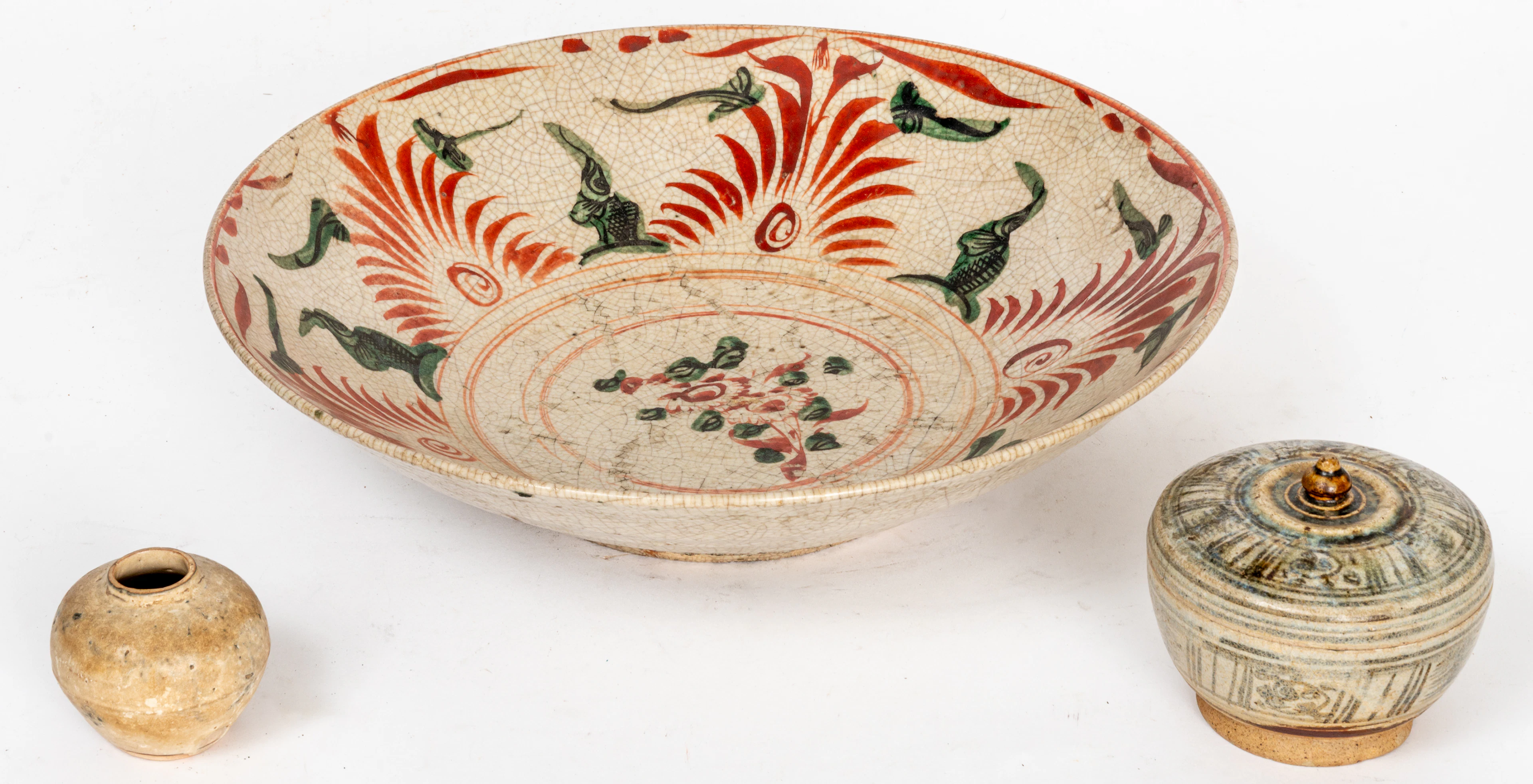 Lot 40: LARGE BOWL, 1 LIDDED CAN AND 1 POT