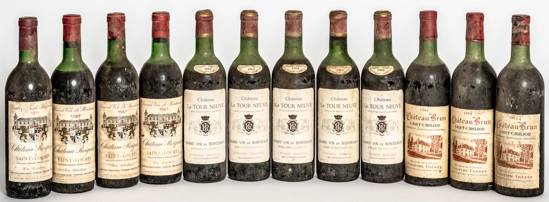 Lot 393: 12 WINE BOTTLES