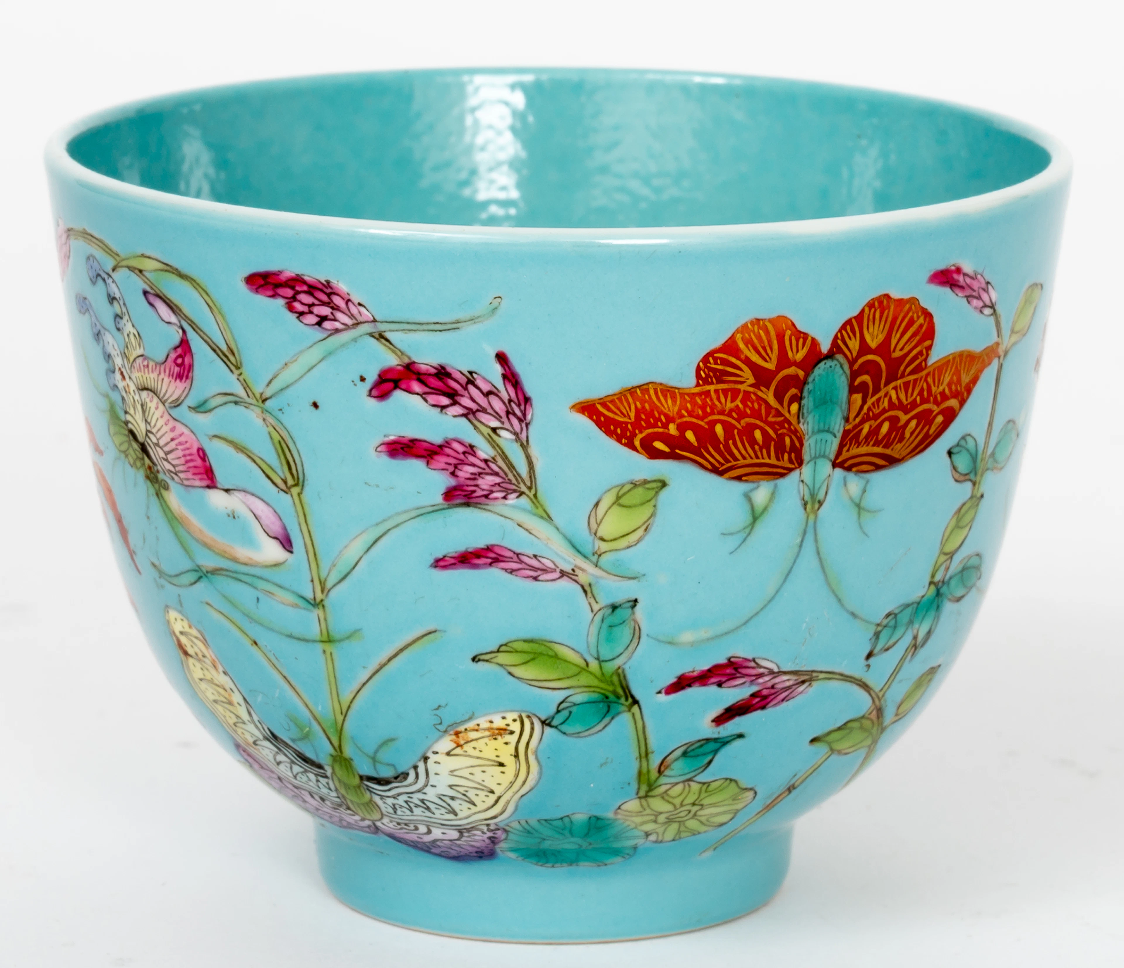 Lot 24: CHINESE TURQUOISE PORCELAIN BOWL WITH 'FAMILLE ROSE' DECOR