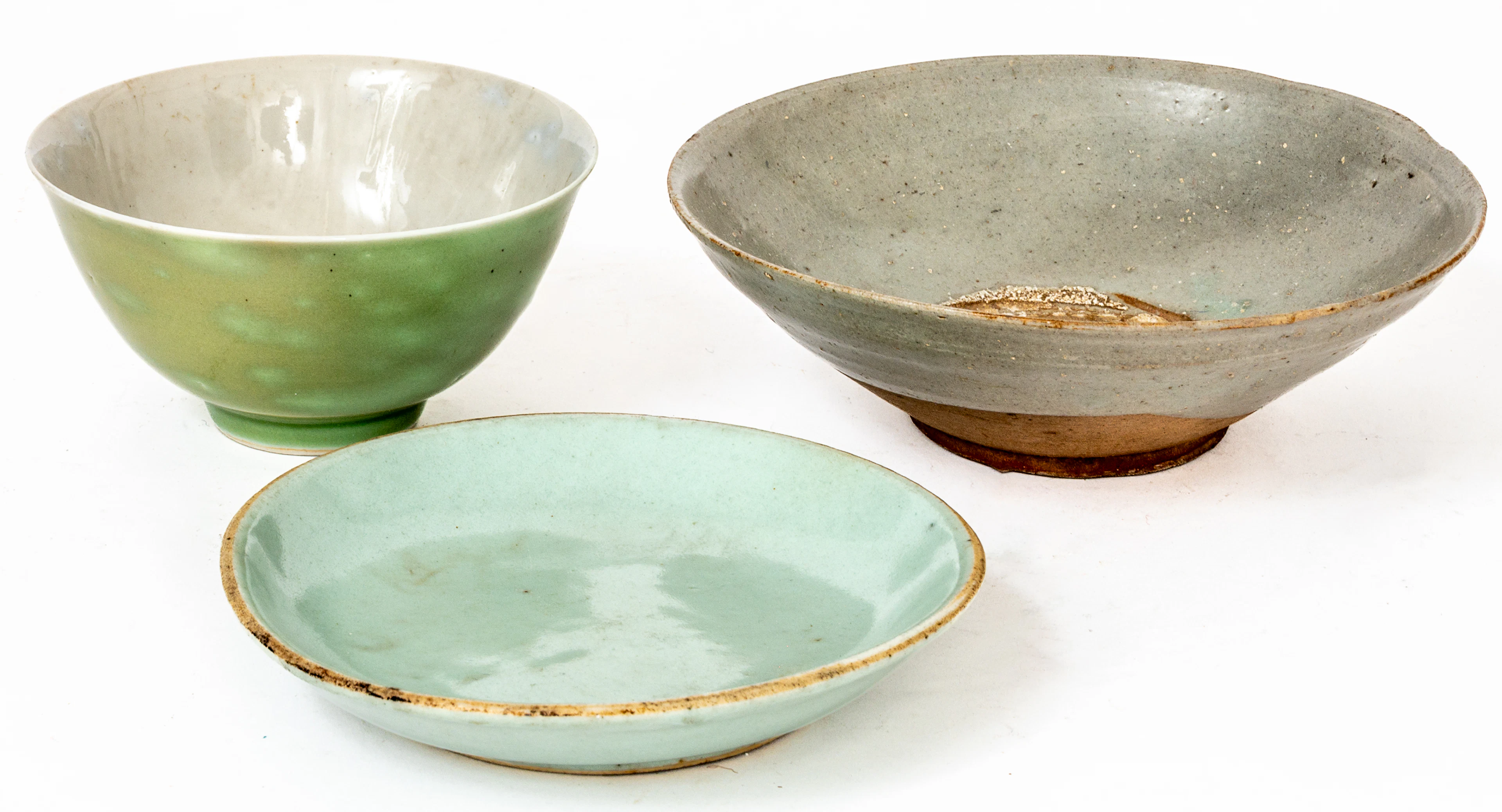 Lot 25: 3 PORCELAIN OR CERAMIC BOWLS